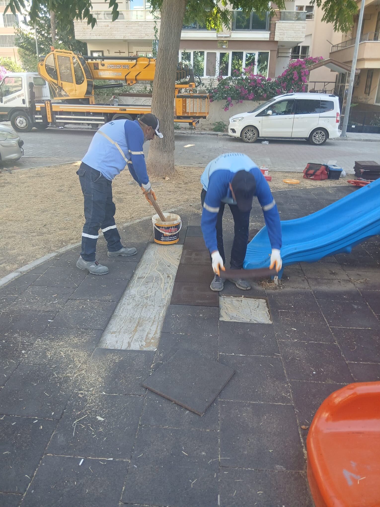 Didim Belediyesinden Parklara Bakim Calismasi 683578 478Ea4