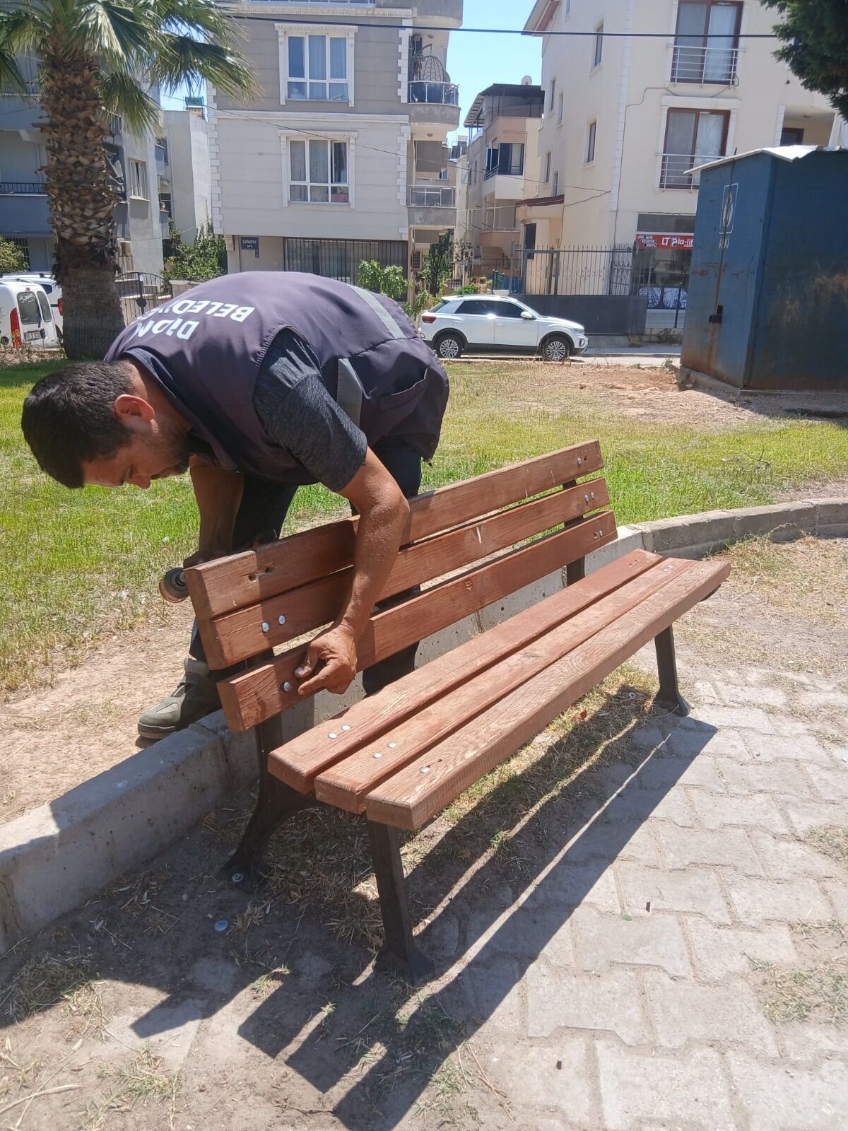 Didim Belediyesinden Parklarda Bakim Onarim Calismasi 686323 90B4Cd