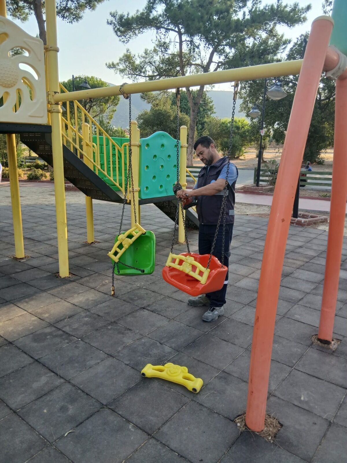 Didim Belediyesinden Parklarda Bakim Onarim Calismasi 686323 Fb2Fbd