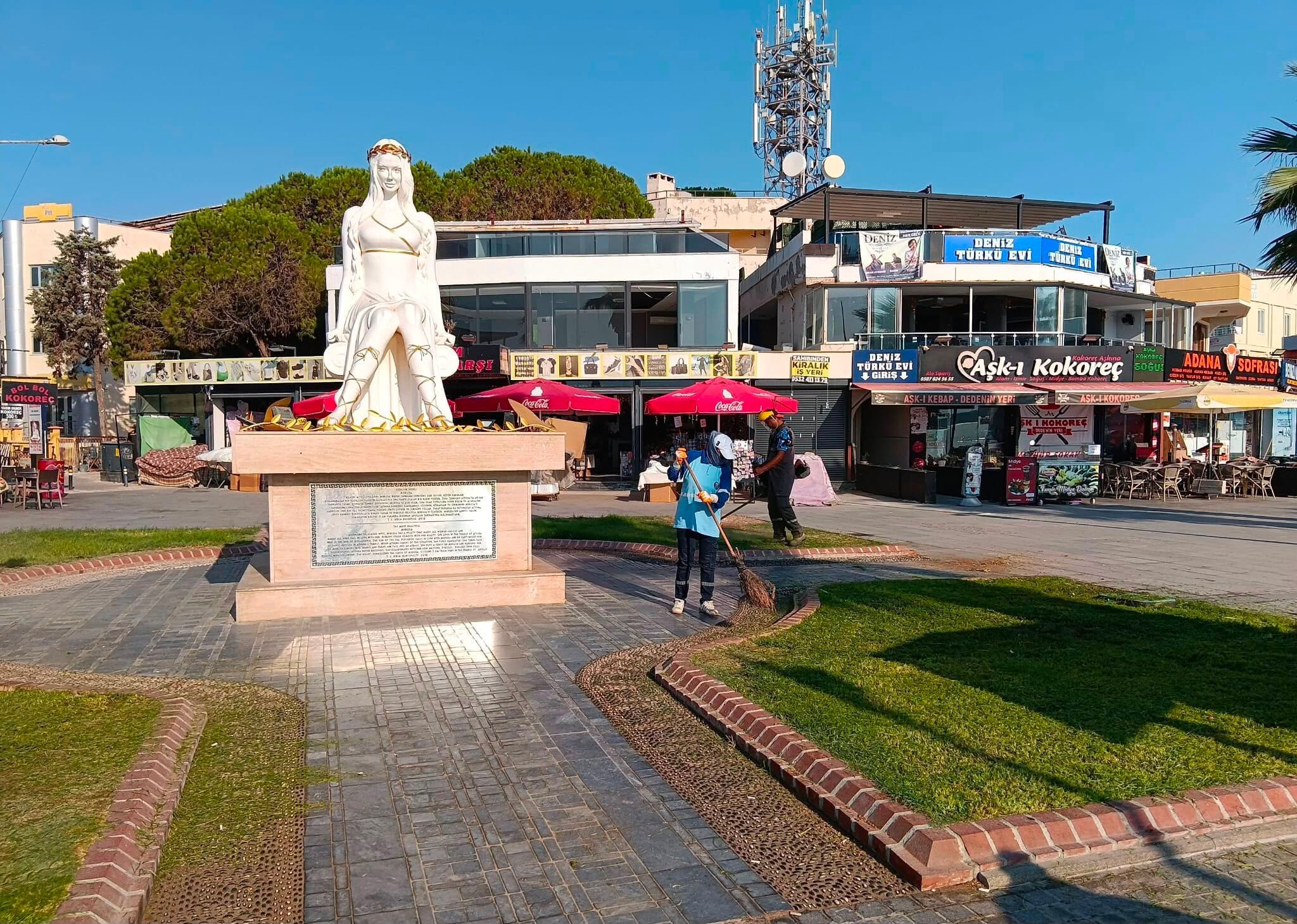 Didim Belediyesinden Yesil Alanlarda Bakim Ve Duzenleme Cali 687014 Bad393