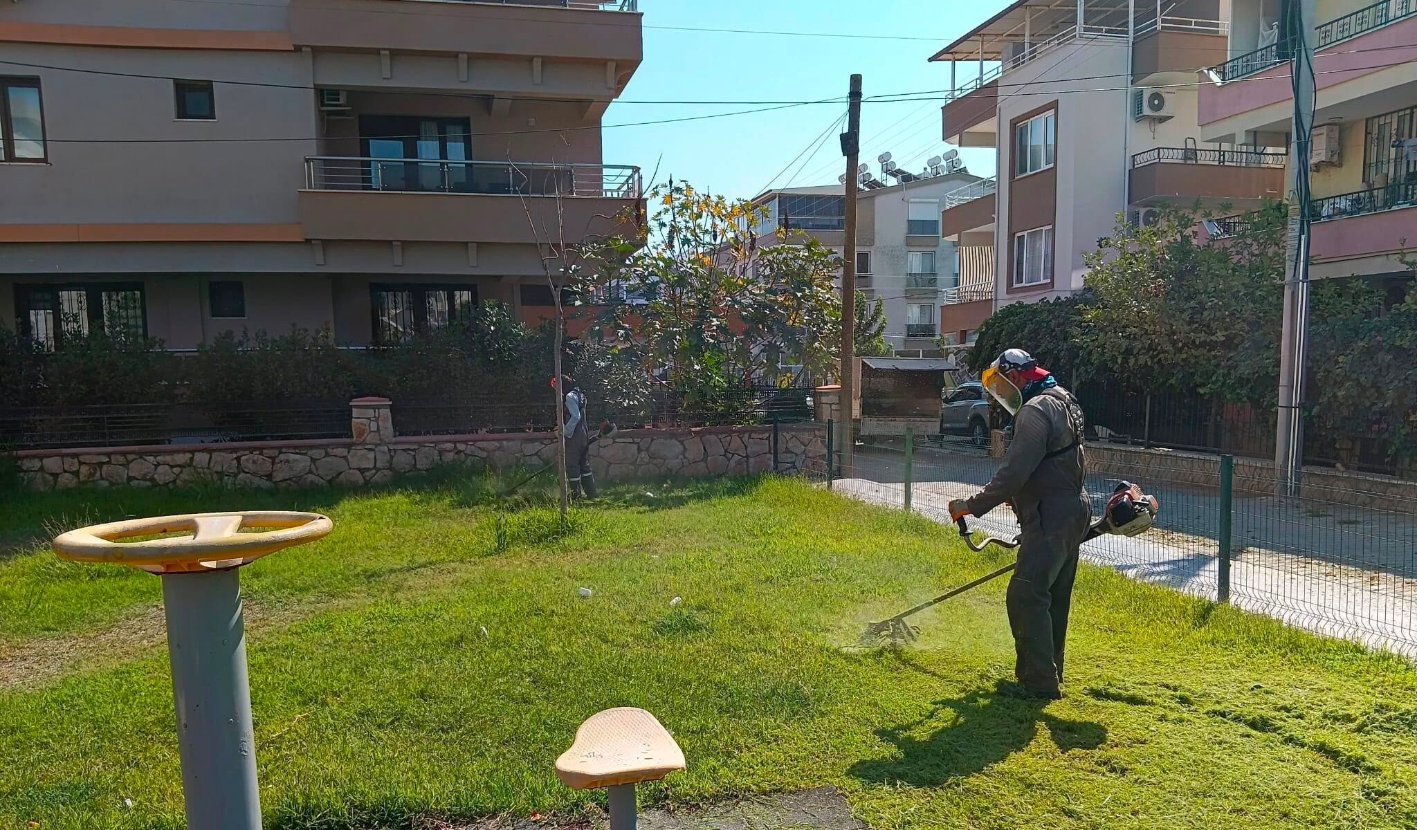 Didim Belediyesinden Yesil Alanlarda Bakim Ve Duzenleme Cali 687014 Cb39Ff