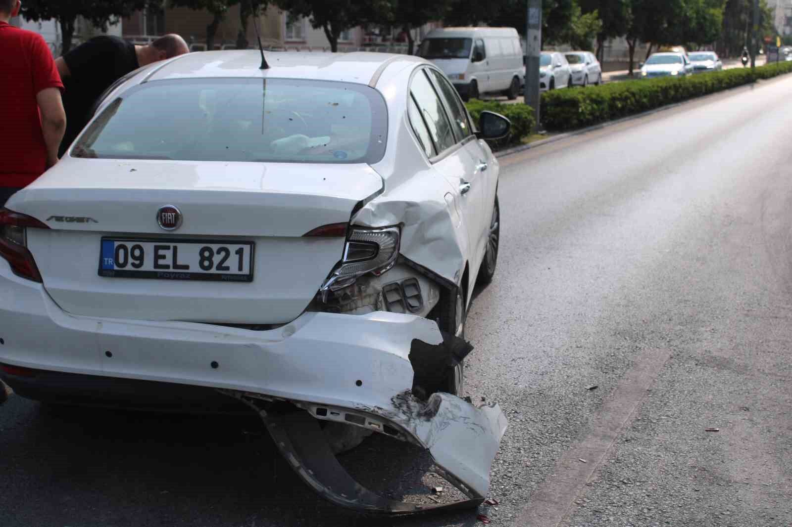Direksiyon Hakimiyetini Kaybetti Karsi Seritteki Otomobile Carpti 1786199104760 856562