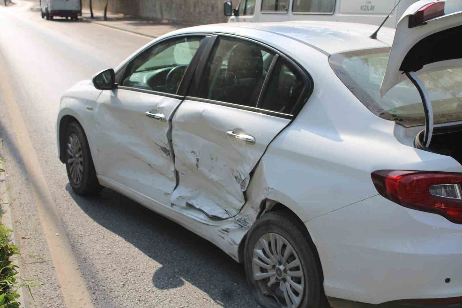 Direksiyon Hakimiyetini Kaybetti Karsi Seritteki Otomobile Carpti 1786199105700 353908