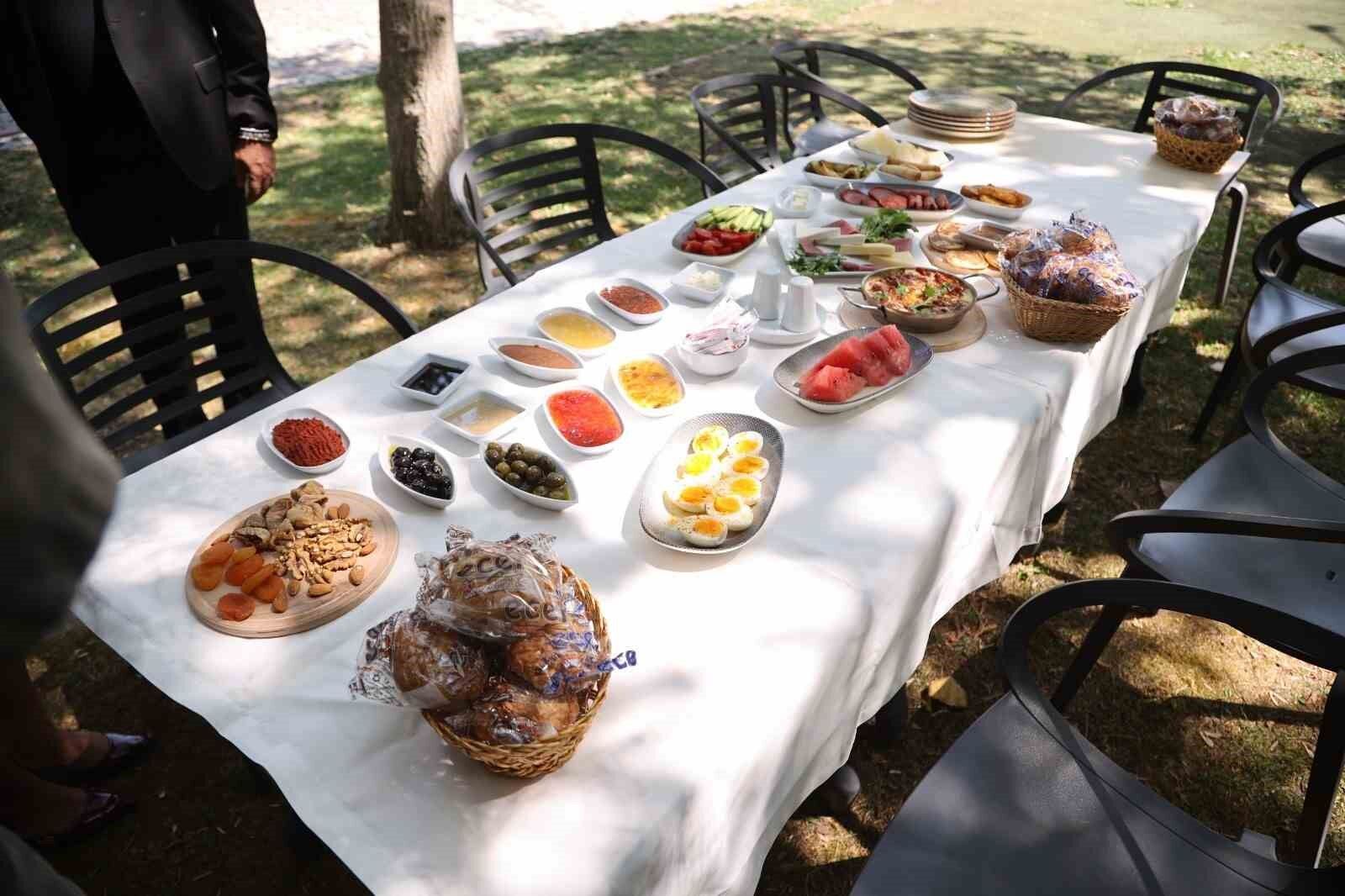 Efeler Belediyesi Pinarbasi Kahvalti Evi Kapilarini Acti 1786712704531 370750