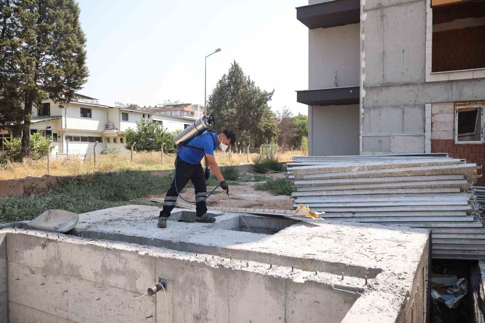 Efeler De Halk Sagligi Icin Ilaclama Calismalari Araliksiz Suruyor 1785933914935 802736