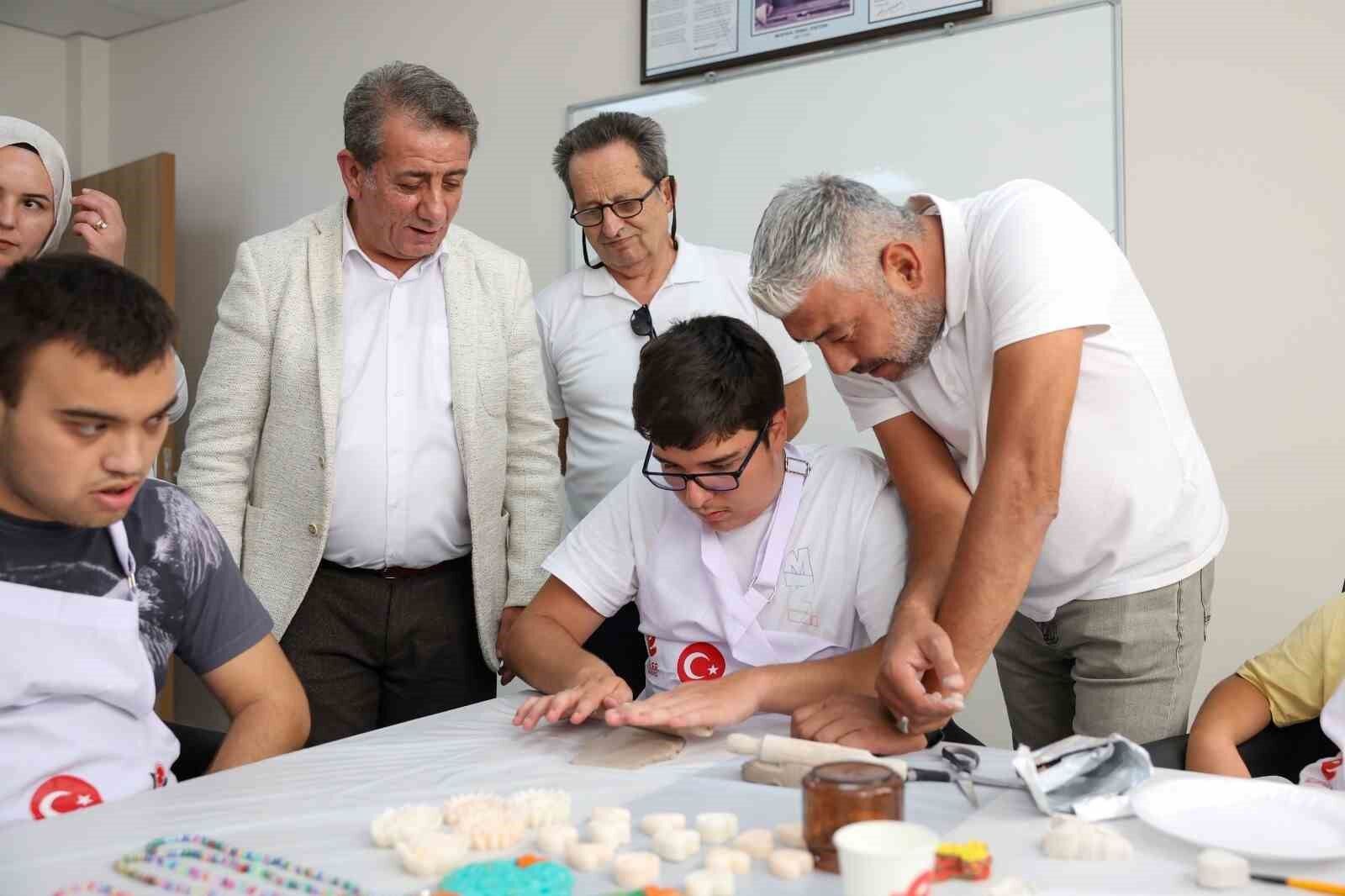Efeler De Ozel Bireyler Uretime Katiliyor 1786174503778 379751