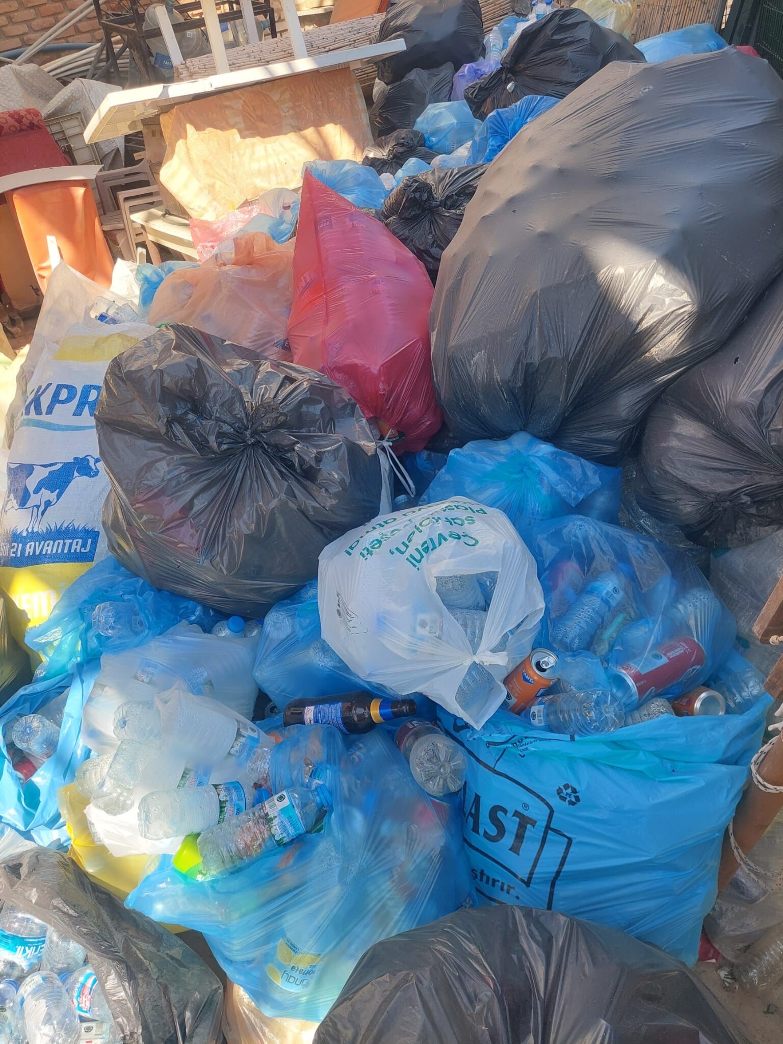 Ege Bolge Baskani Catikkastan 30 Bin Sise Ve Kutuluk Sosyal 688645 D1D1D9