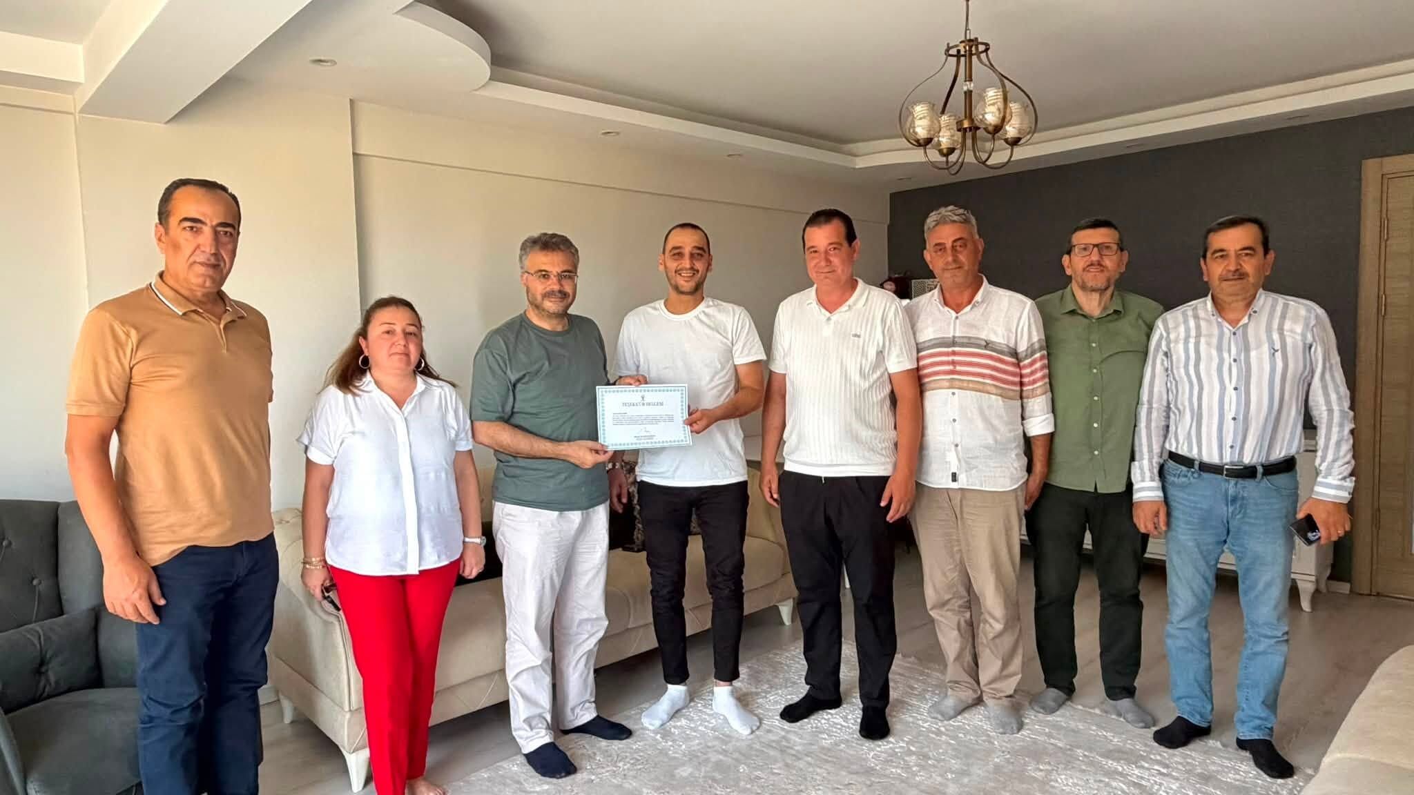 Erdogandan Uyelere Tesekkur Belgesi Ozmen Takdim Etti 683582 63Ad59