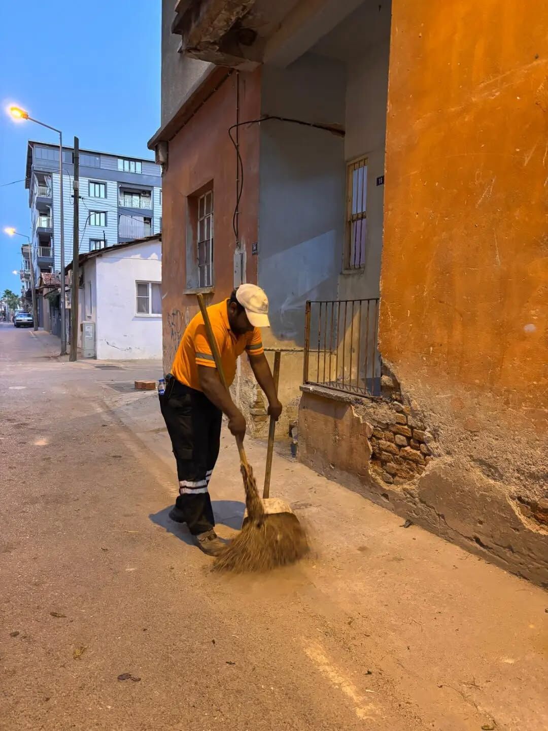 Germencikte Cop Mesaisi Baskan Zencirciden Pazarcilara Cagri 687098 5B70B3