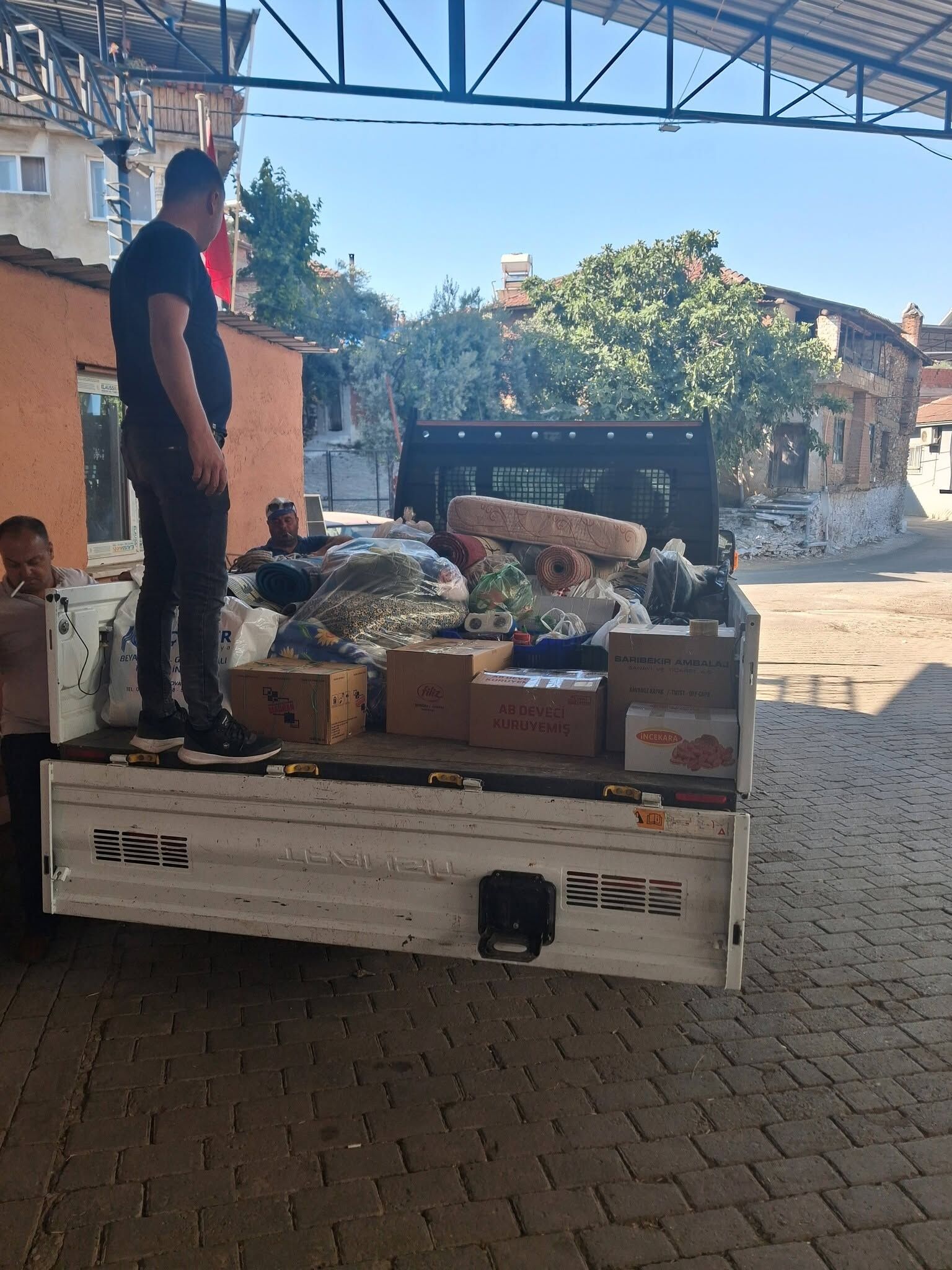 Germencikten Cineye Yardim Eli 683368 5Efa8E