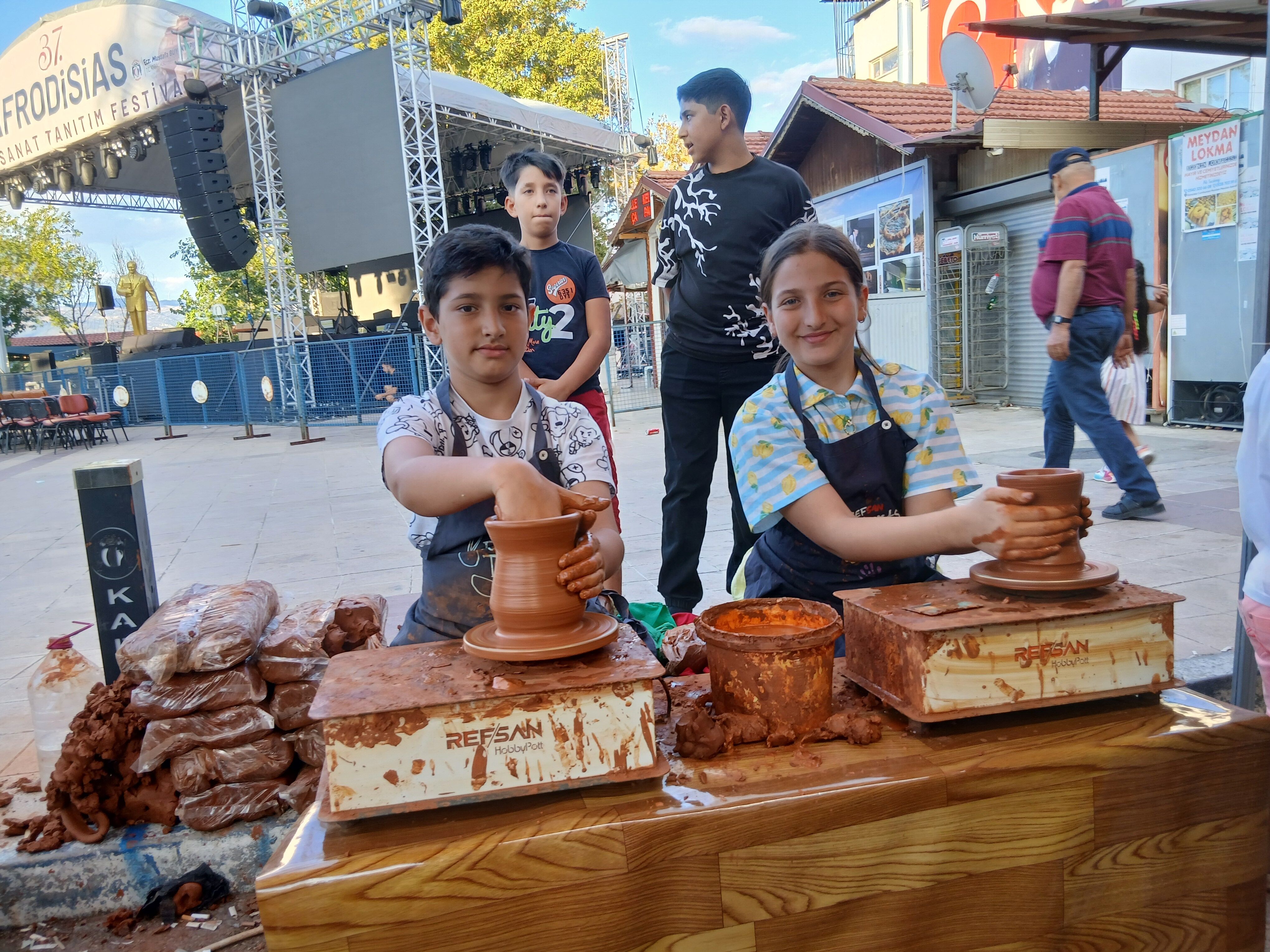 Istanbuldan Geldiler Karacasuya Ve Festivale Hayran Kaldilar 689169 3D5D5F