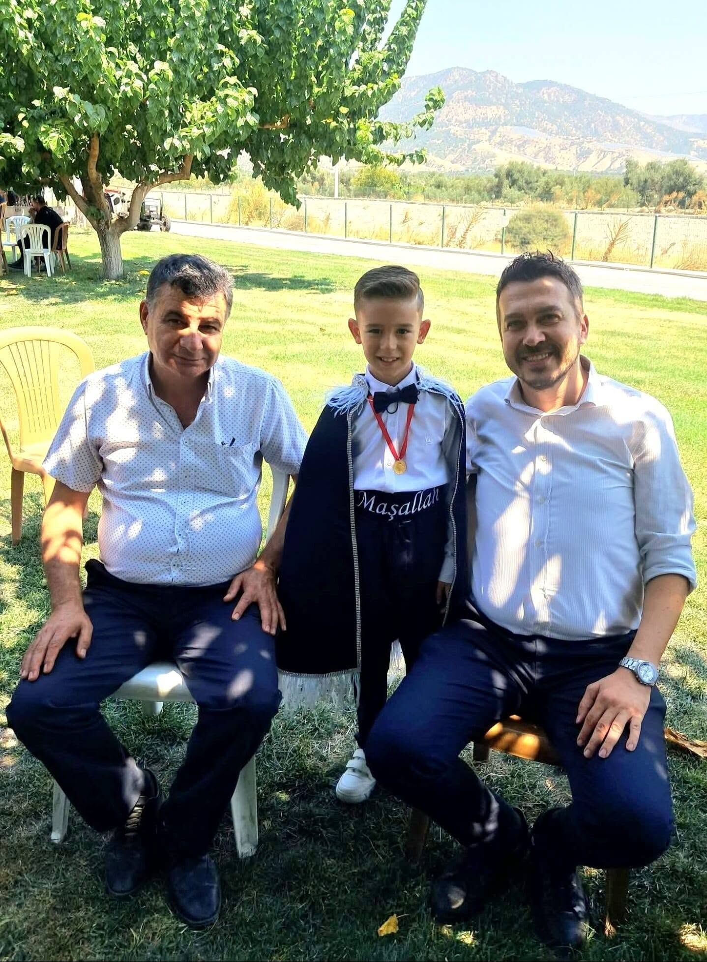 Iyi Parti Aydin Bozkurt Ailesini Mutlu Gununde Yalniz Birakm 687664 28C663