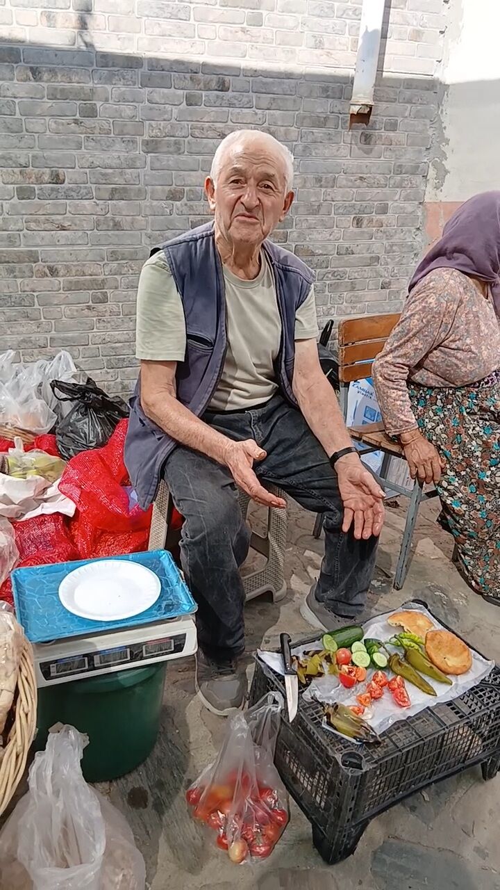 Karacasu Pazarindan Insan Hikayeleri 75 Yasinda Hem Uretiyor 685402 5Ce06A