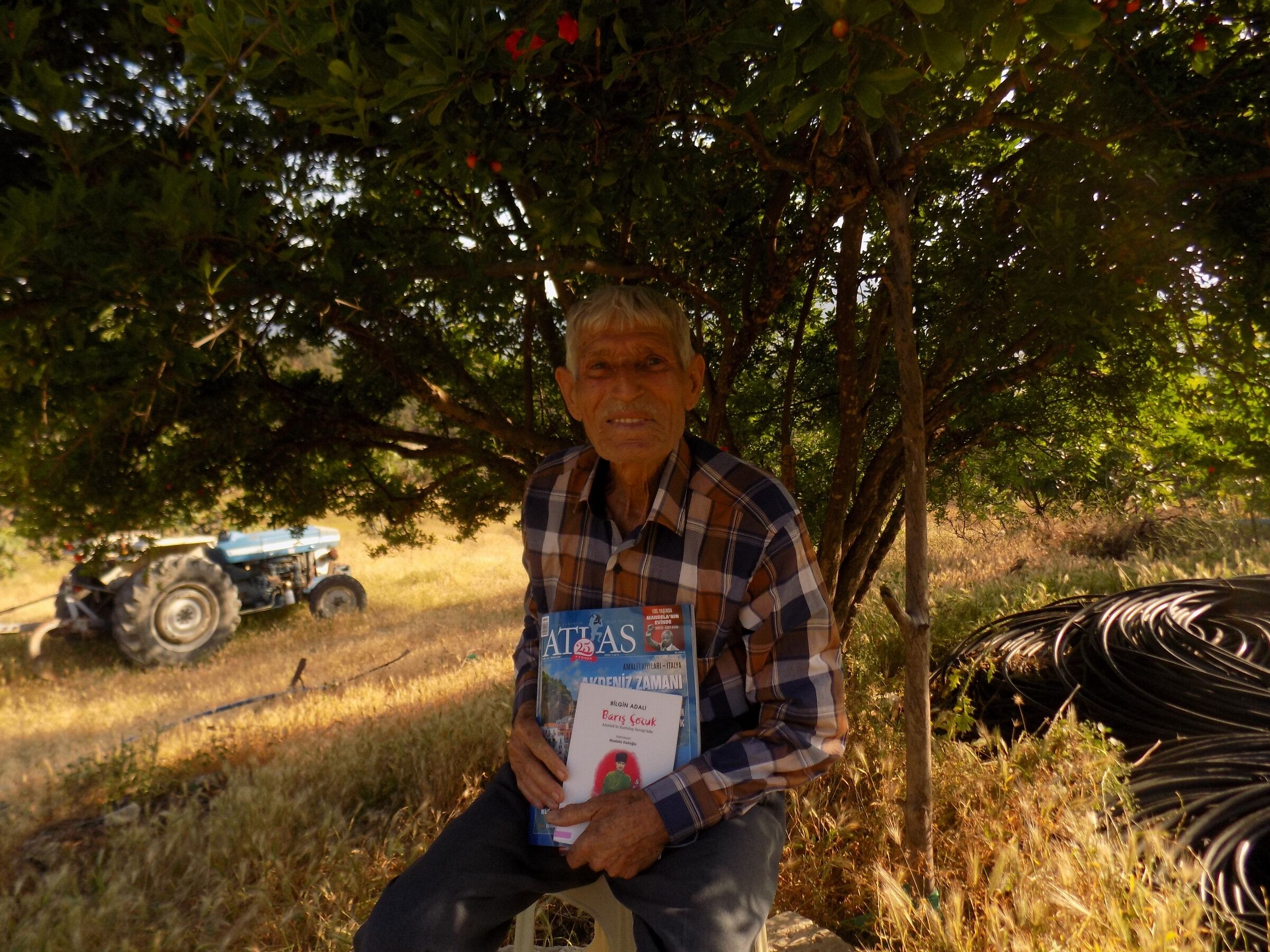 Karacasuda Kitap Okuma Sevgisiyle Ornek Olan Huseyin Amca So 683313 062Df0