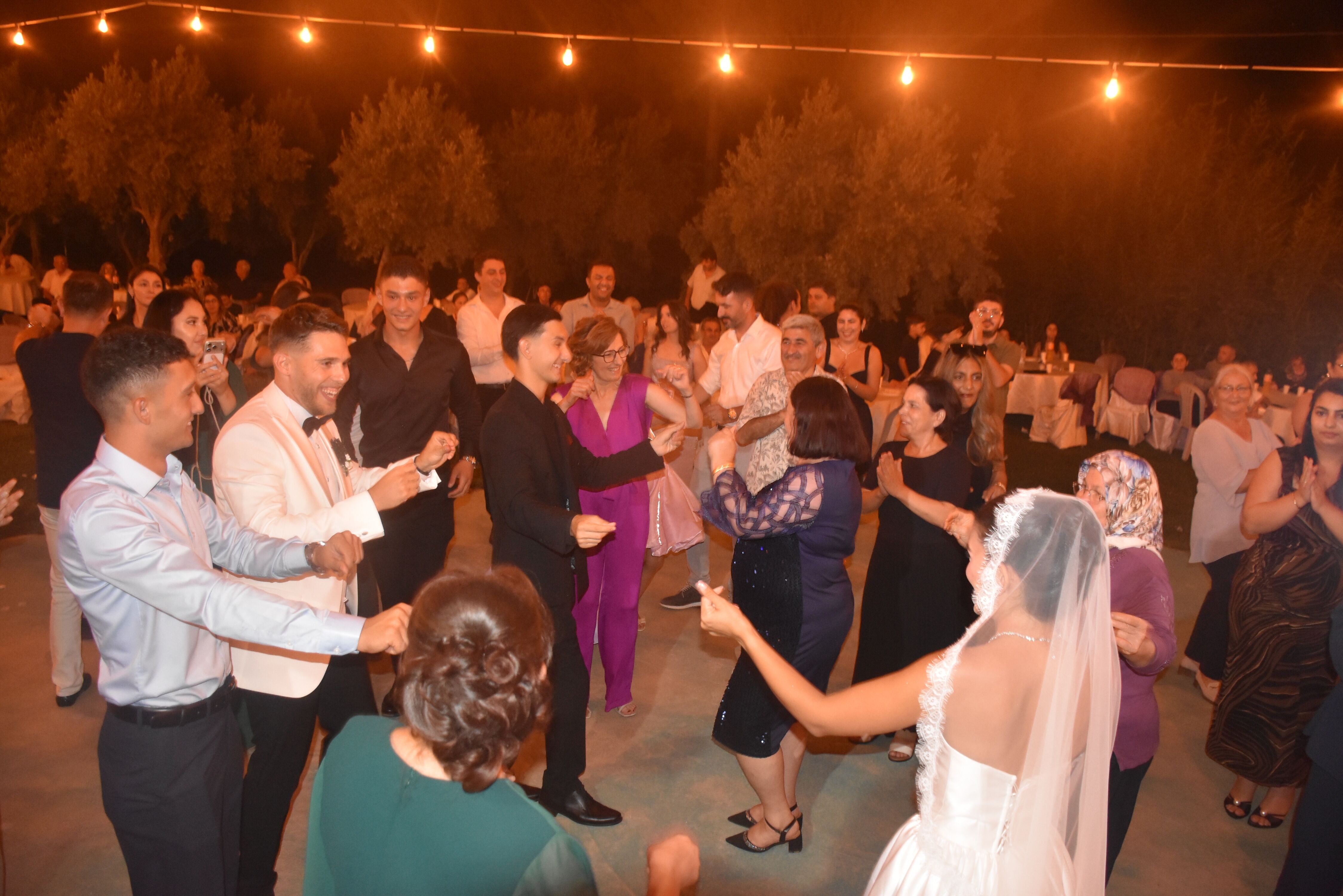 Karacasuya Fransiz Damat Ege Ile Julienin Aski Evlilikle Tac 687745 3F4Efc
