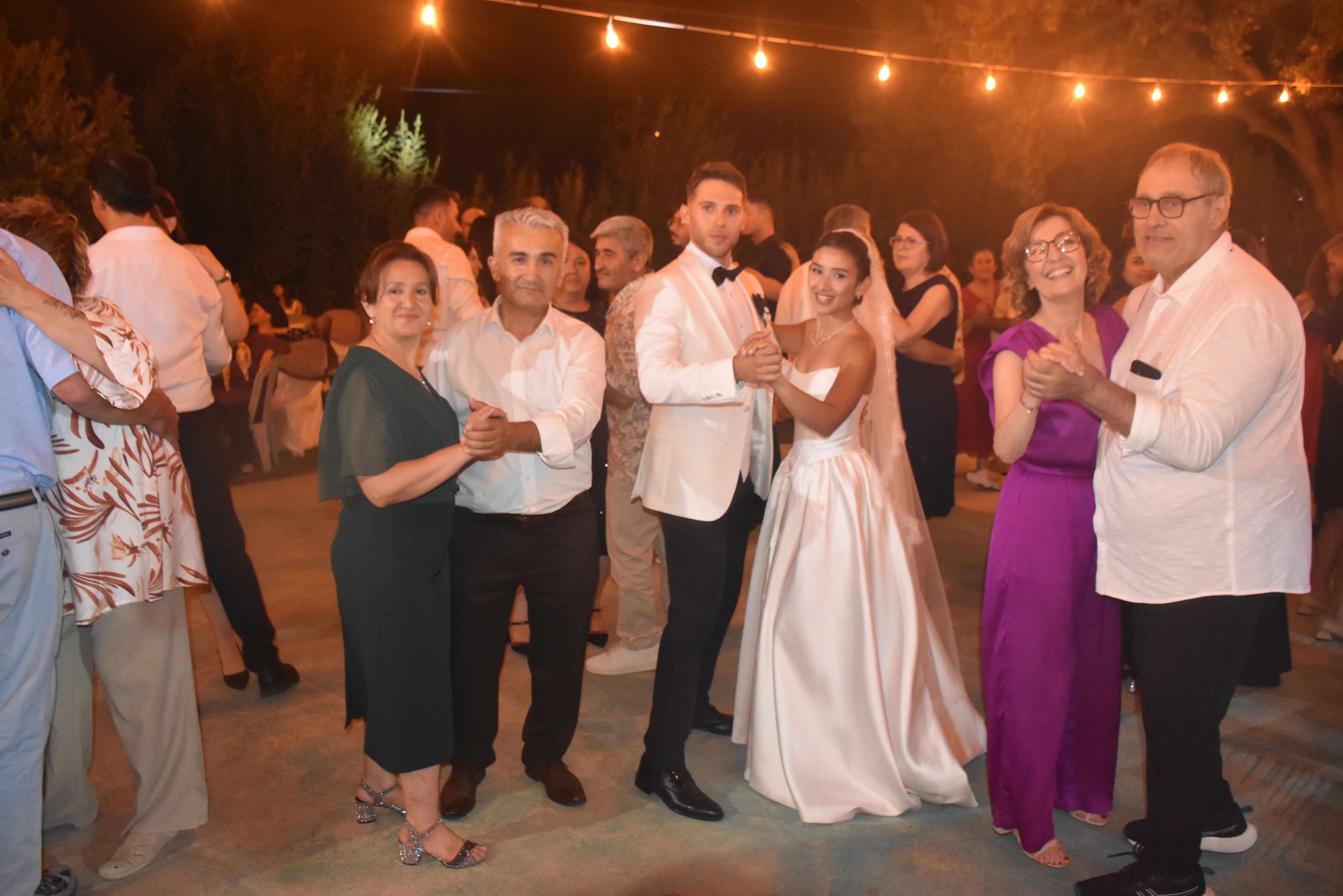Karacasuya Fransiz Damat Ege Ile Julienin Aski Evlilikle Tac 687745 D4A63F