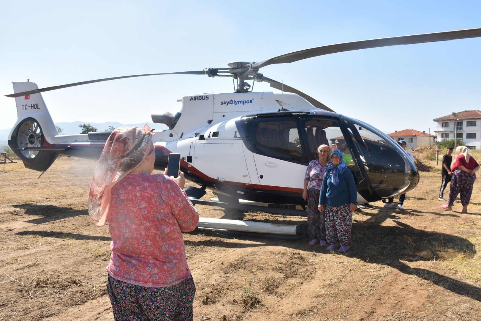 Karacasuya Inis Yapan Iki Helikopter Merak Konusu Oldu Gency 688408 E4C4F5