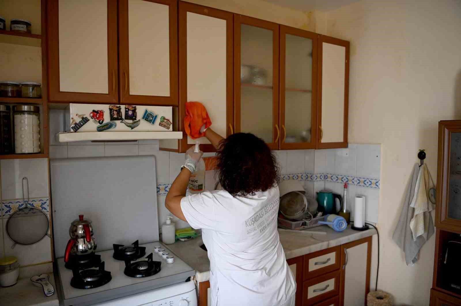 Kusadasi Belediyesi Nin Evde Bakim Birimi Yasamlari Kolaylastiriyor 1787813702420 398217