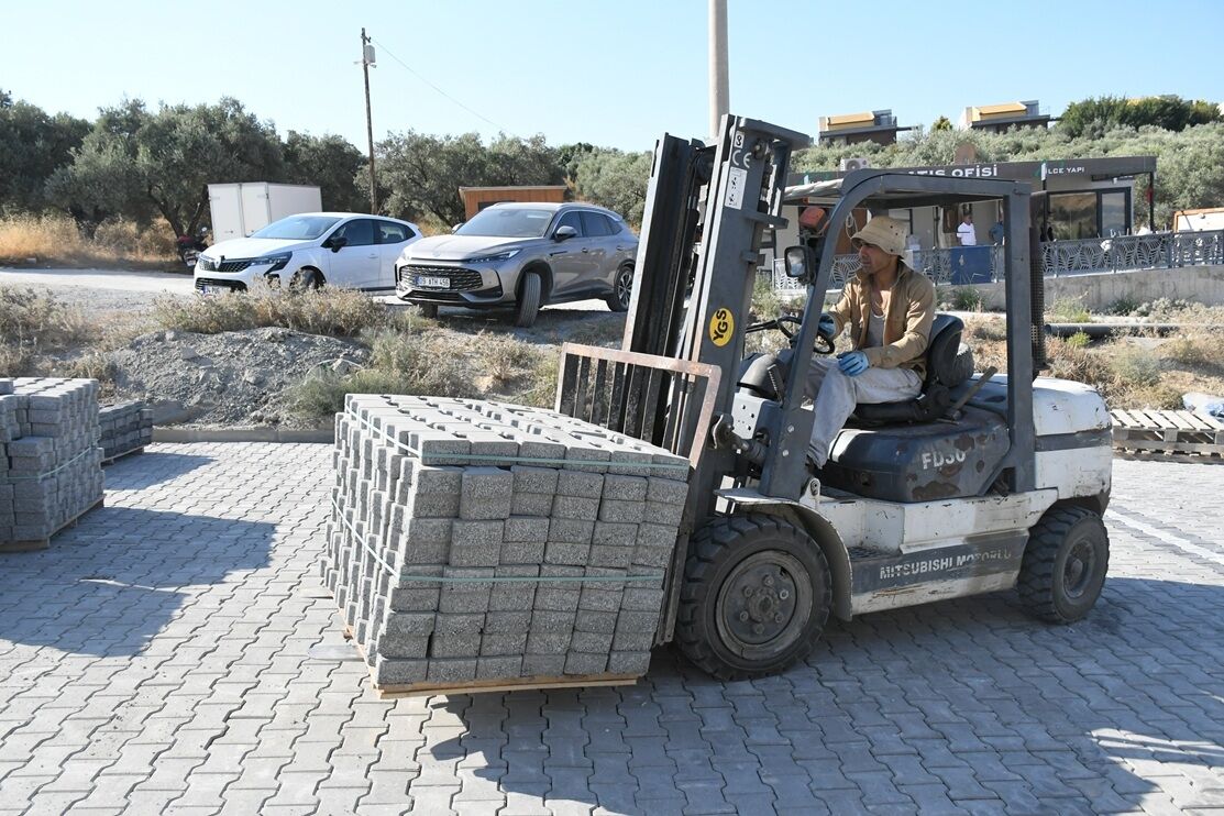 Kusadasi Belediyesi Yol Mesaisine Hiz Verdi 687738 439B74