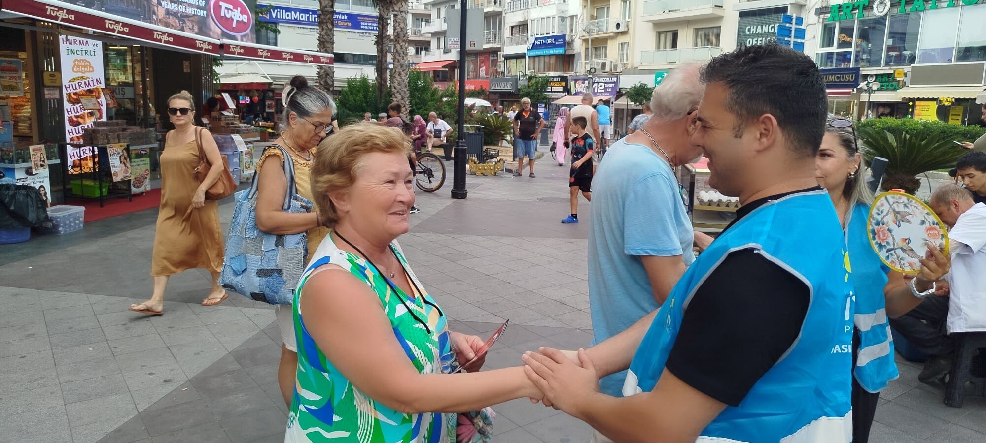 Kusadasi Iyi Parti Miting Oncesi Vatandasin Nabzini Tuttu 685521 6381Da