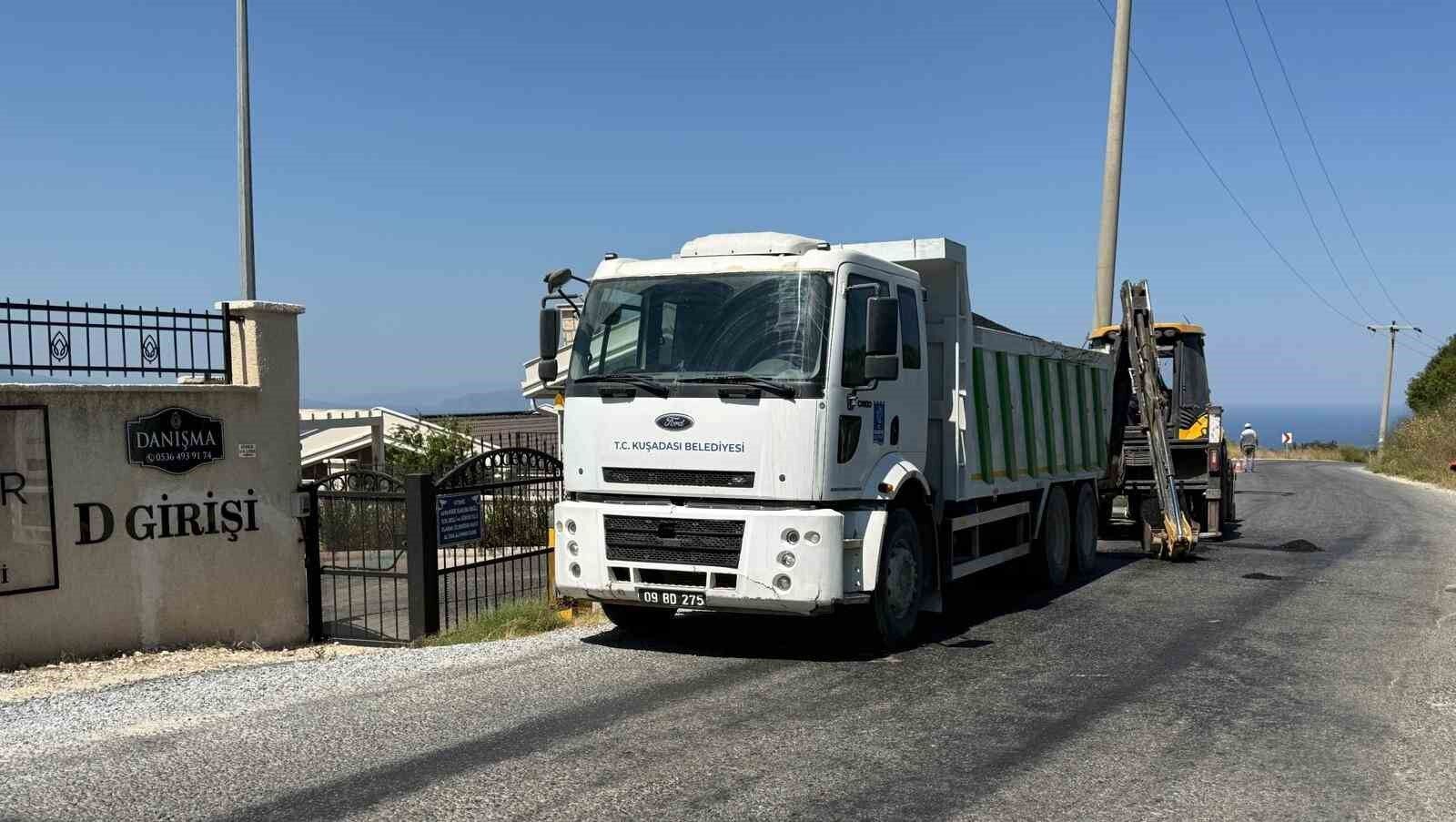 Kusadasi Nda Eskiyen Yollar Yenileniyor 1785563706375 833814
