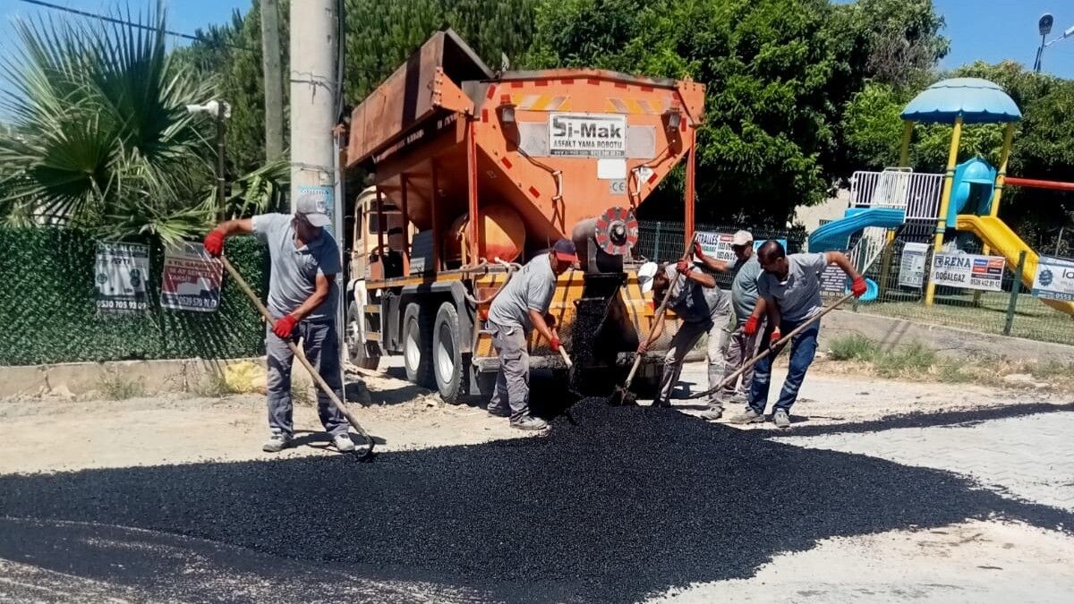 Kusadasi Nda Eskiyen Yollar Yenileniyor 1785563707202 320771