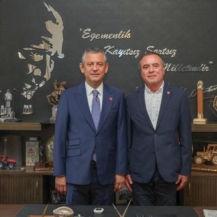 Kusadasi Yeni Parti Baskan Gurbilekin Golgesinde Kuruldu 684084 Aa6Eb7