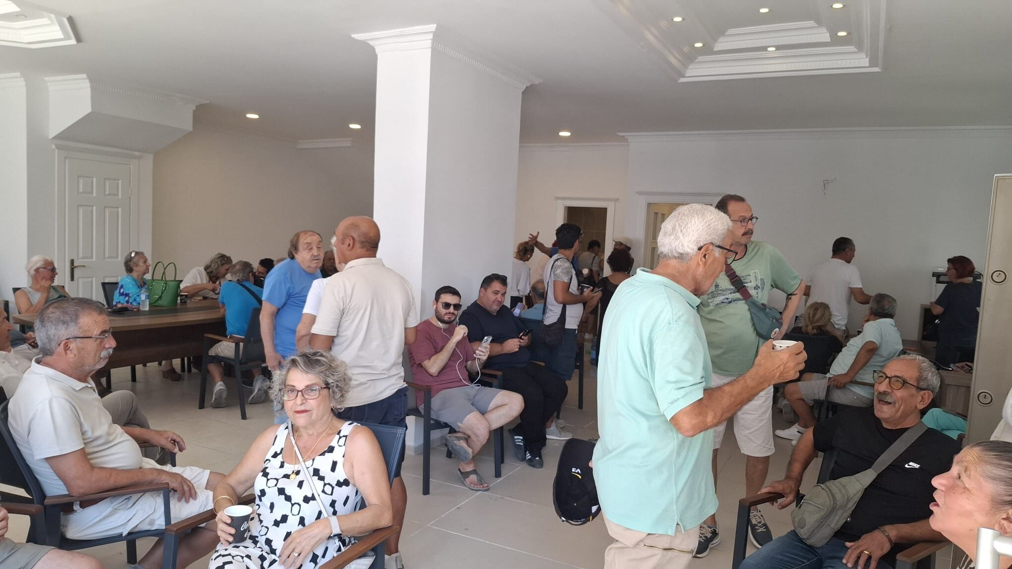 Kusadasi Yeni Partide Hizmet Binasi Acilisi Yogun Ilgi Gordu 687212 792B01