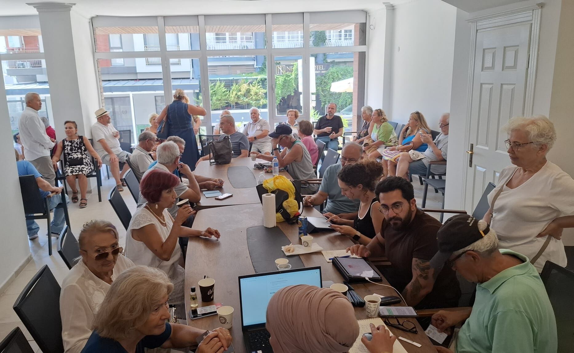 Kusadasi Yeni Partide Hizmet Binasi Acilisi Yogun Ilgi Gordu 687212 D0E212