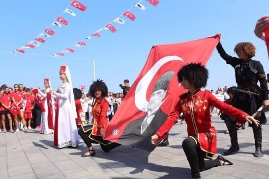 Kusadasi Zafer Bayrami Coskusuna Hazirlaniyor 688651 D2Bab5