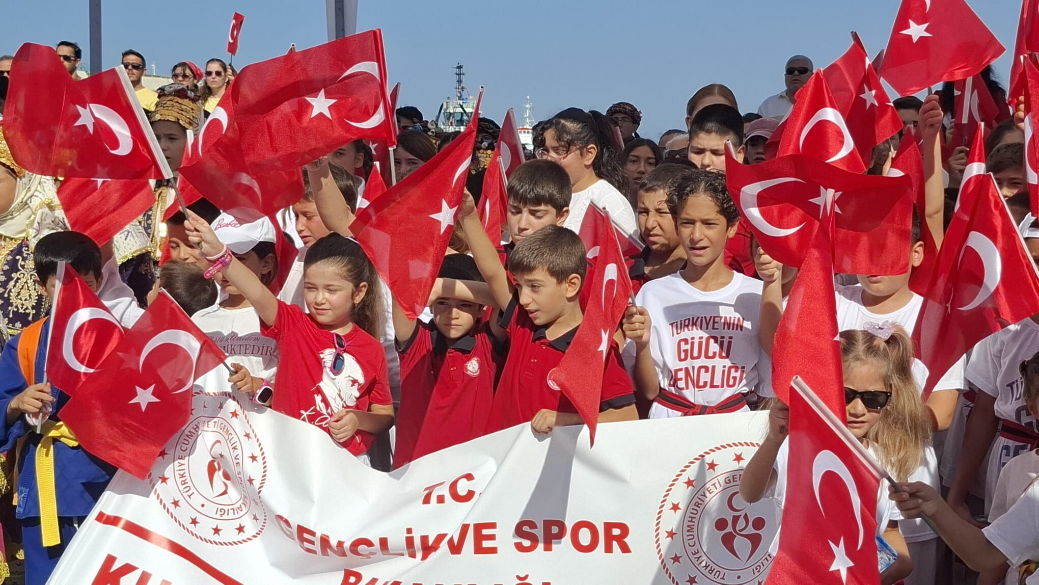 Kusadasi Zaferin 104 Yilini Atanin Huzurunda Kutladi 688910 Ff4E43