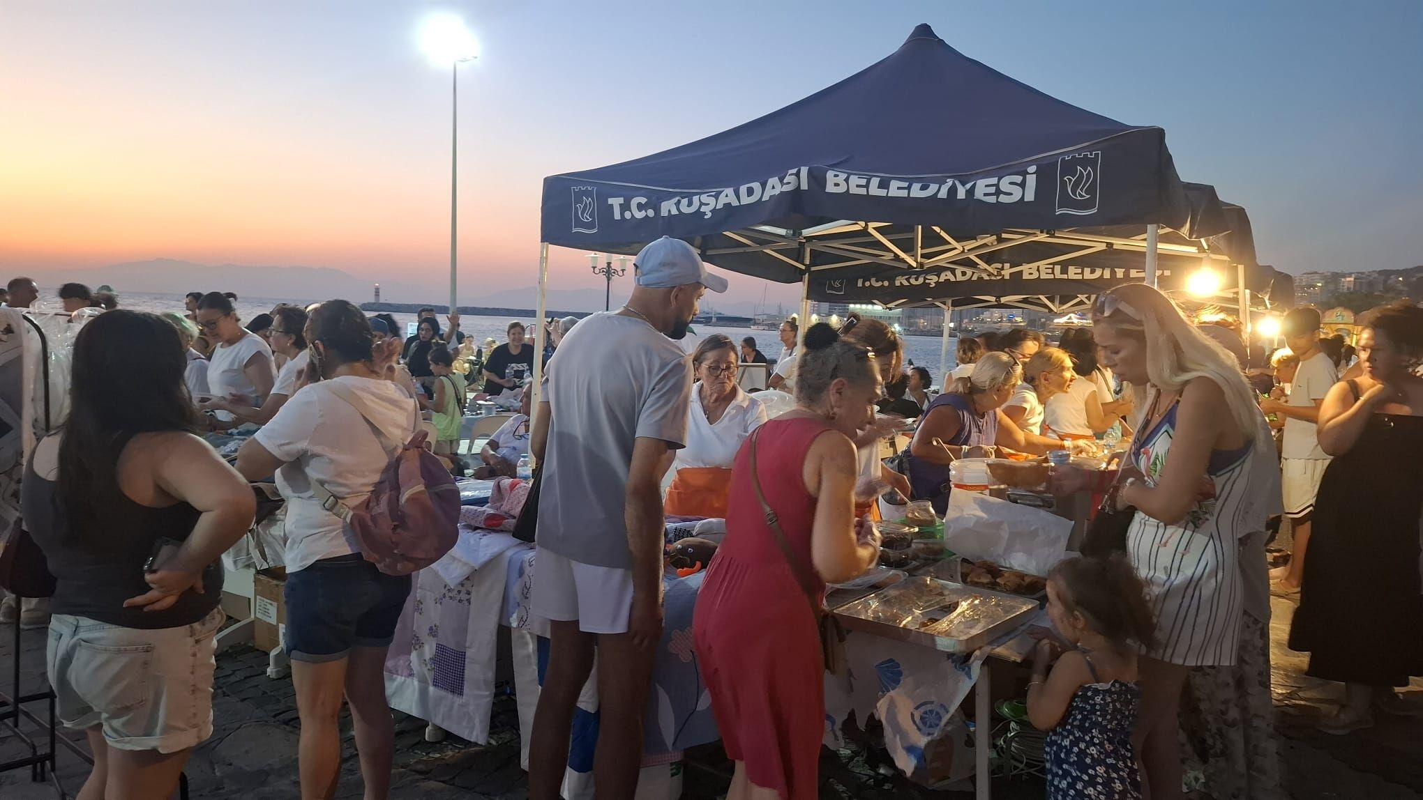 Kusadasinda Sevgi Ve Dayanisma Tek Cati Altinda Bulustu 683112 96Fdb5