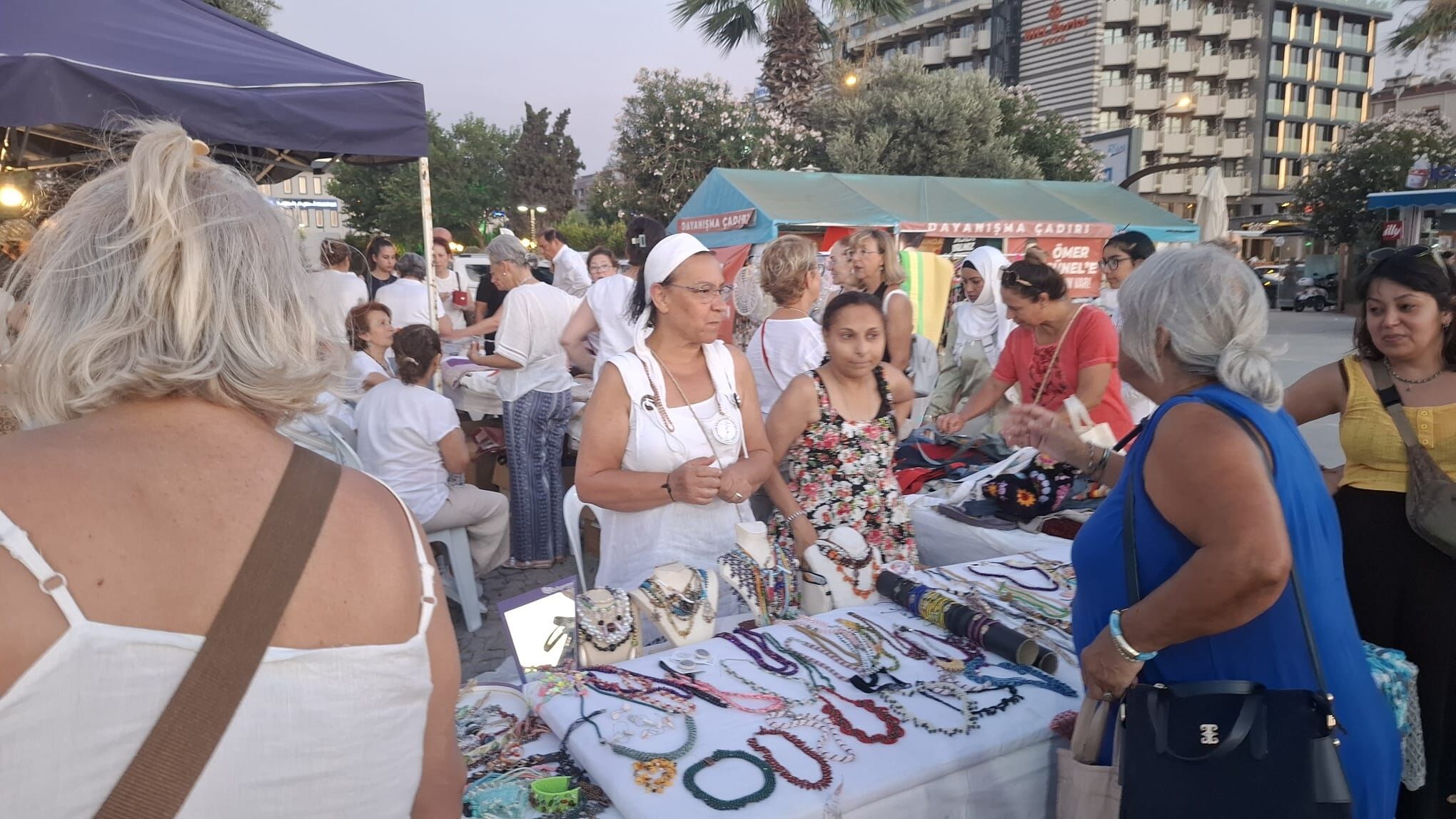 Kusadasinda Sevgi Ve Dayanisma Tek Cati Altinda Bulustu 683112 9A6D87