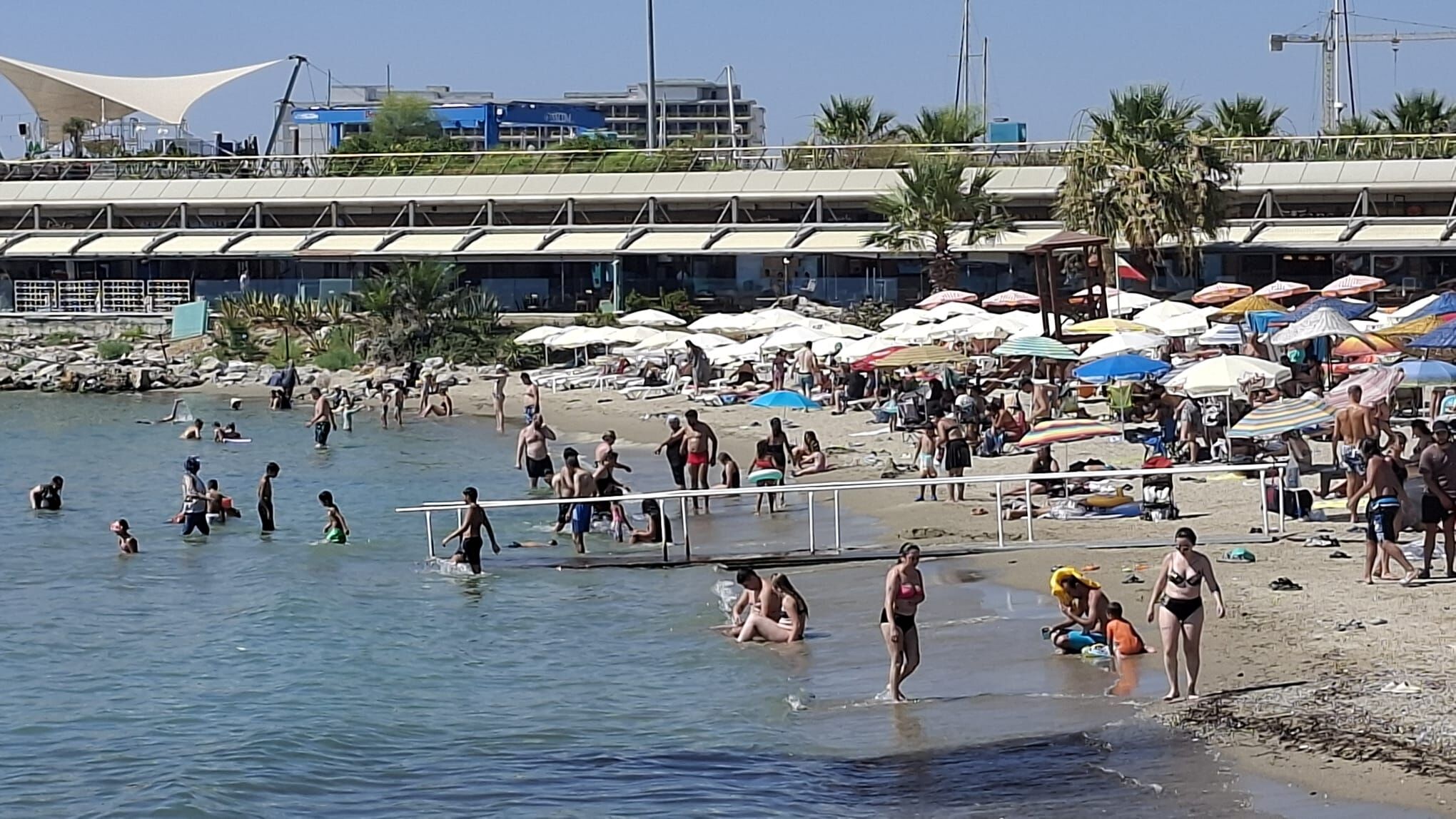 Kusadasinda Sicak Hava Kavuruyor 687792 162F02