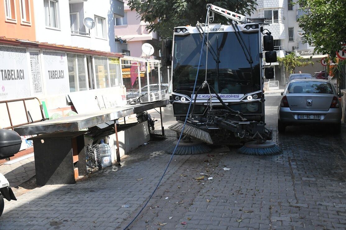 Kusadasinda Temizlik Mesaisi 724 Devam Ediyor 685265 Ffe7D9
