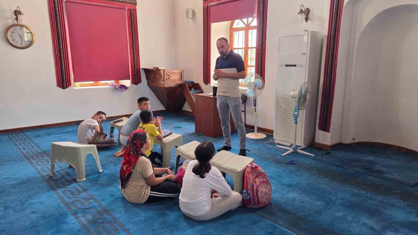 Kuyucak Ta Yaz Kur An Kursu Ogrencilerine Rehberlik Seminerleri 1785910202699 758490