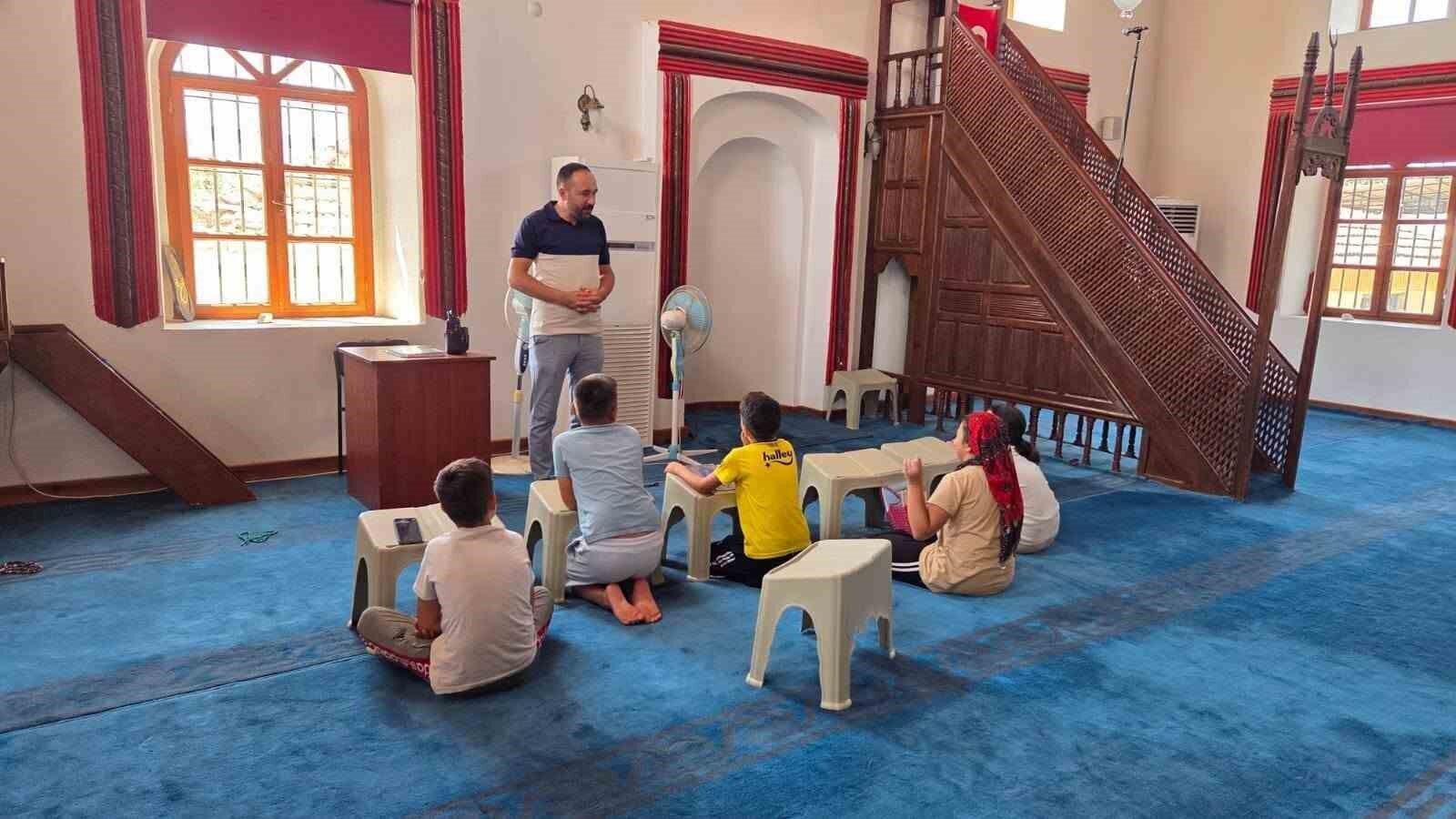 Kuyucak Ta Yaz Kur An Kursu Ogrencilerine Rehberlik Seminerleri 1785910203193 370235