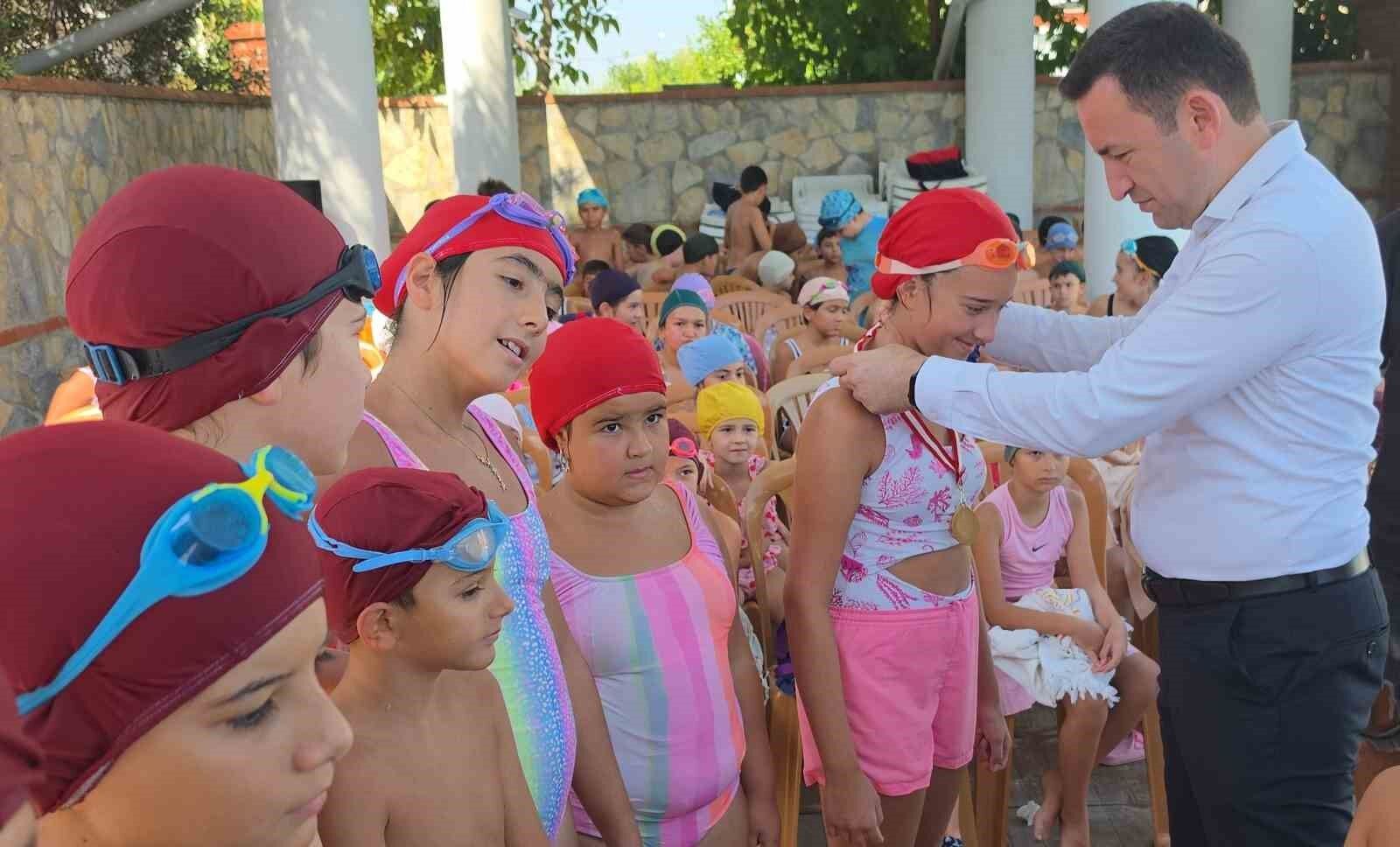Kuyucak Ta Yuzme Kurslari Final Gosterileriyle Tamamlandi 1787835304534 576310