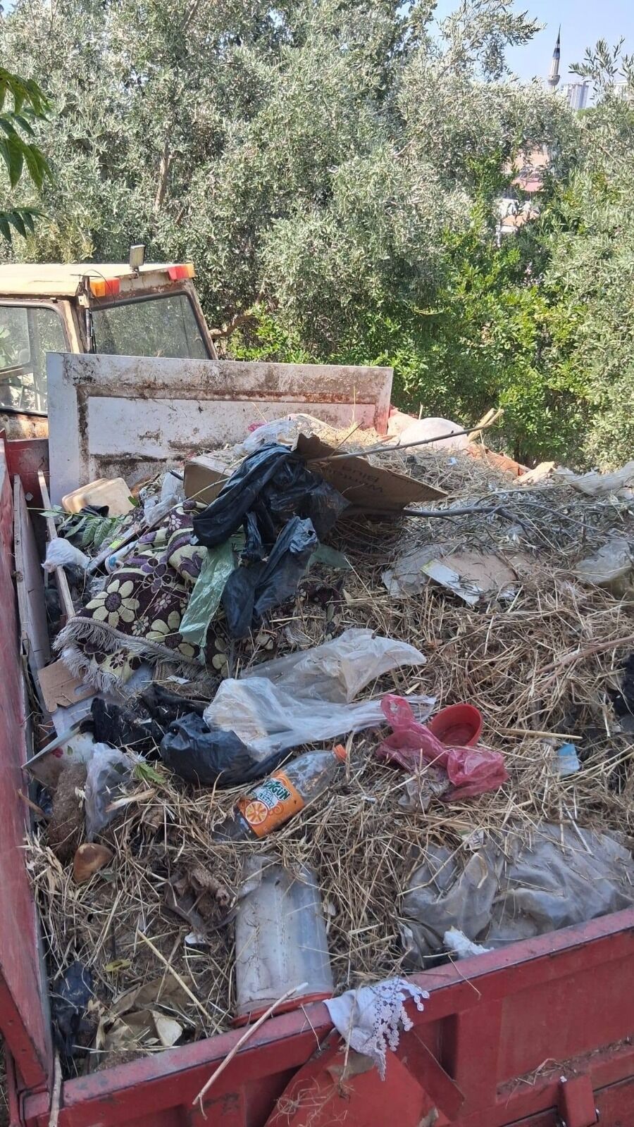 Nazillide Cop Ev Belediye Ekiplerince Temizlendi 683765 813858