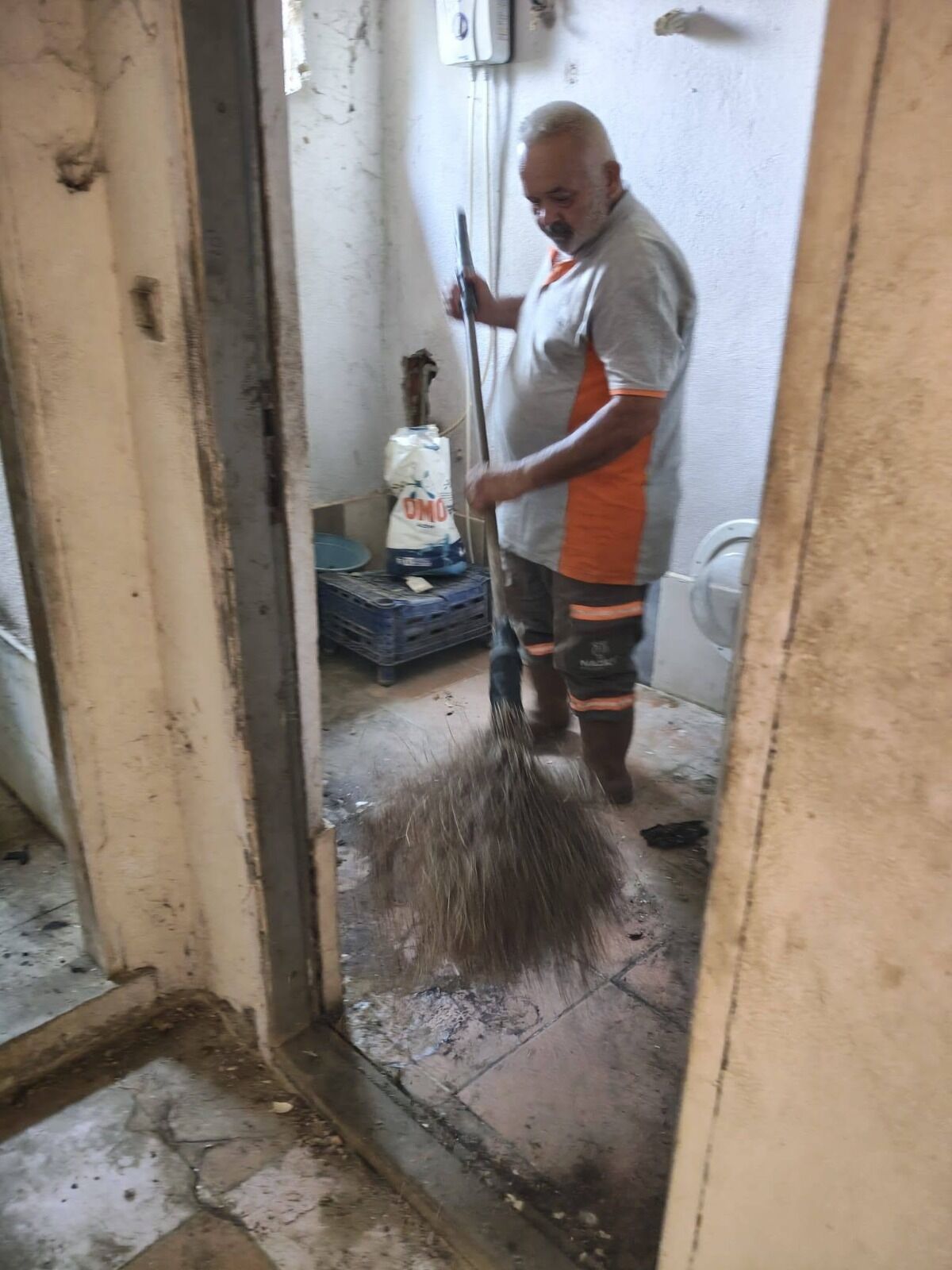 Nazillide Cop Ev Belediye Ekiplerince Temizlendi 683765 B31D45
