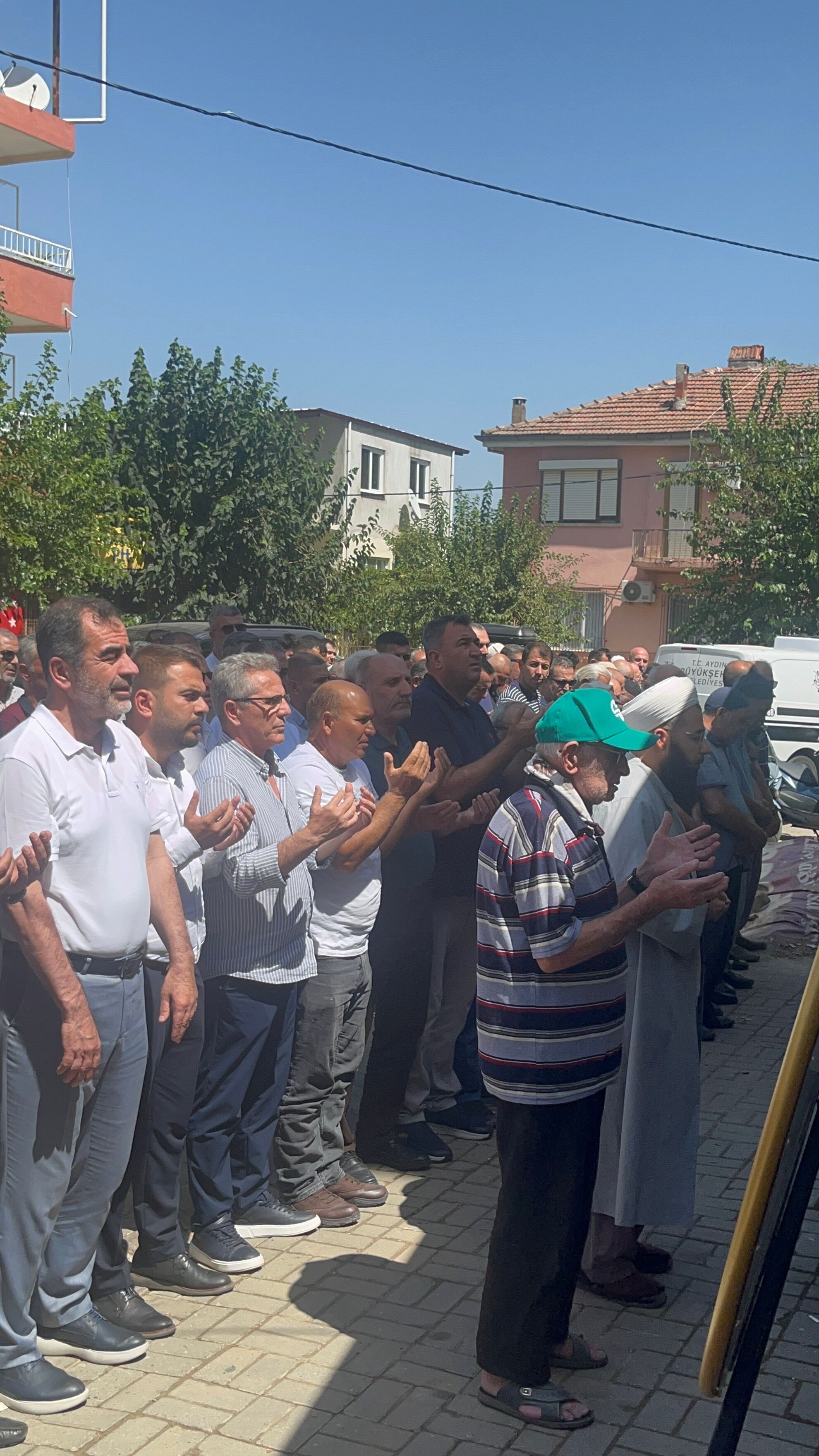 Sevgul Baturun Kardes Acisi Dualarla Ugurlandi 688351 F8F8A4