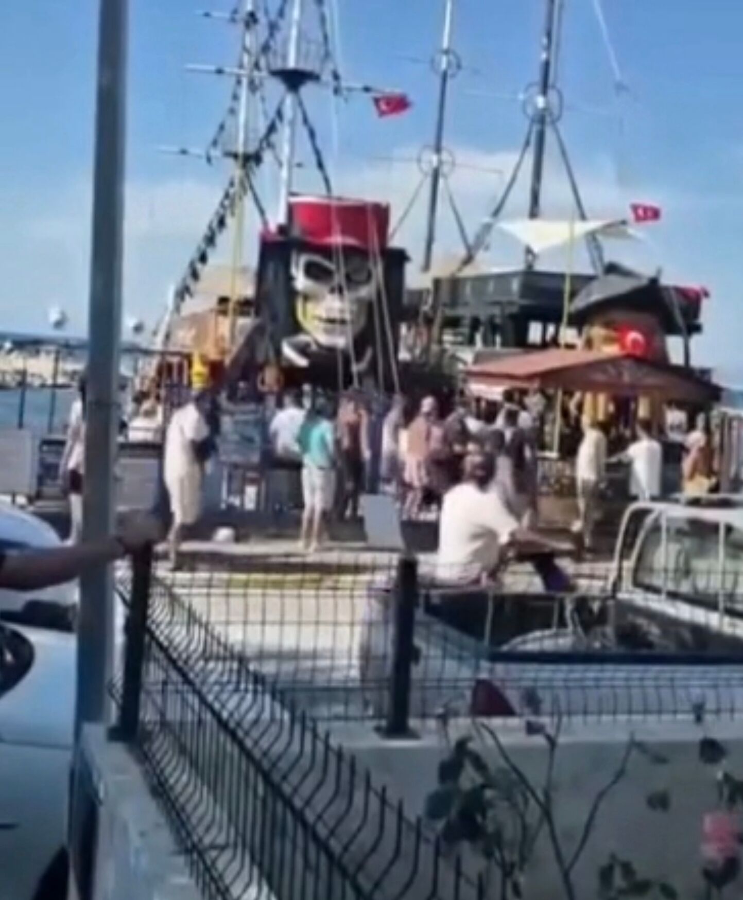 Tekne Sahiplerinin Musteri Kavgasi Korkuttu 689069 F56514