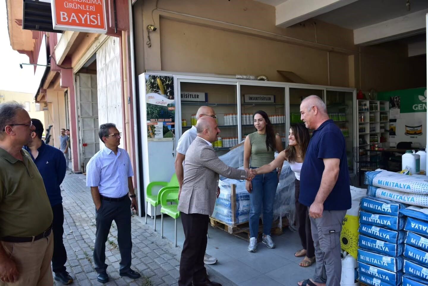Vali Varol Toptan Gidacilar Carsisi Nda Esnaf Ve Vatandaslarla Bulustu 1786517405437 53969