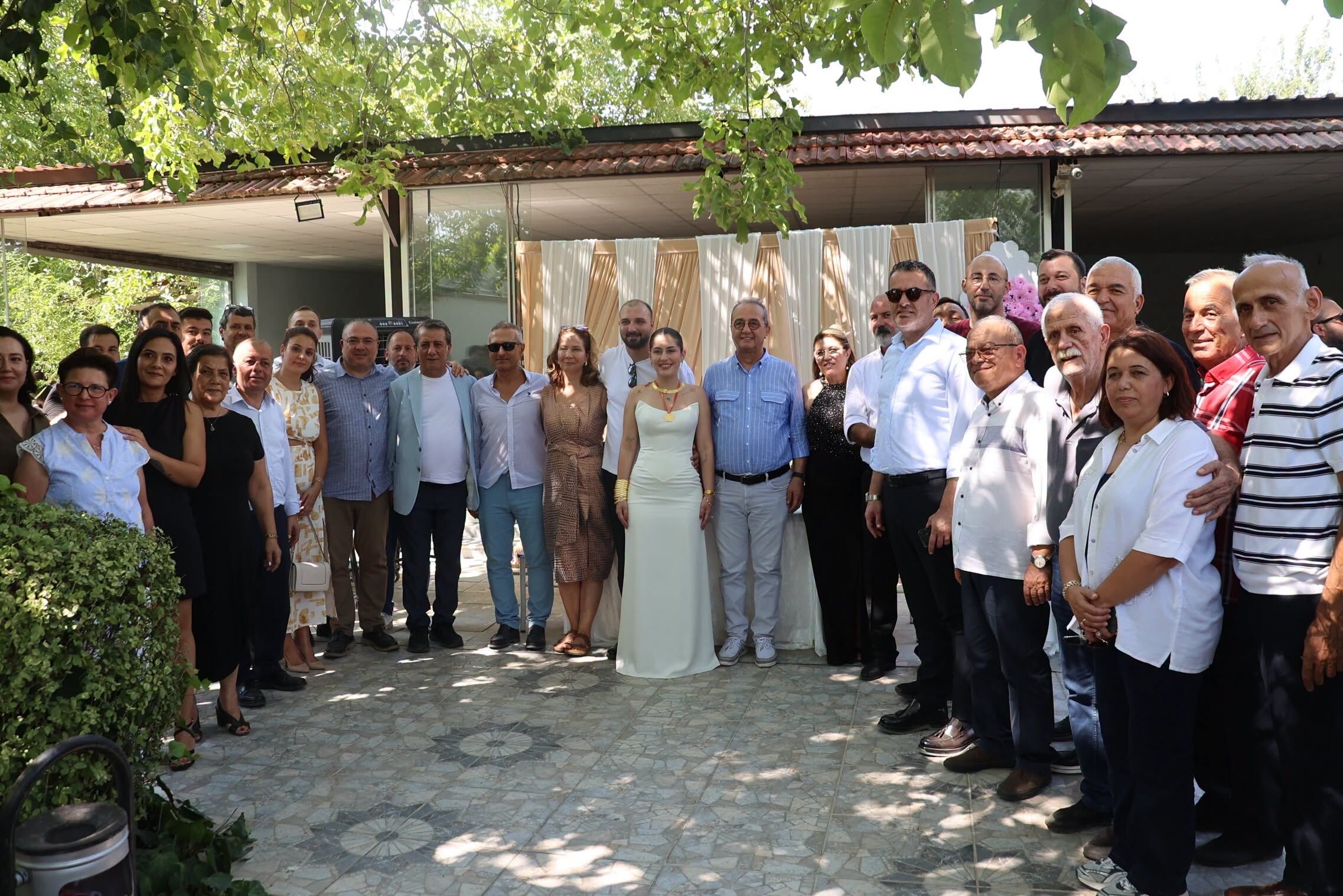 Yeni Parti Darcan Ailesinin Dugununde Bulustu 687462 595Fbb