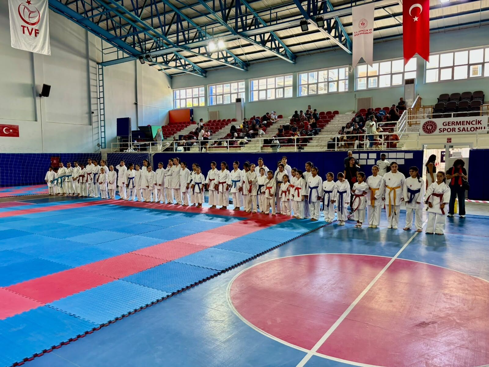 Germencik’te karate heyecanı: 250 sporcu mücadele etti