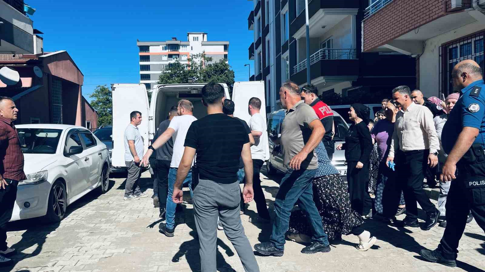 Belediye personeli, evinde ölü bulundu