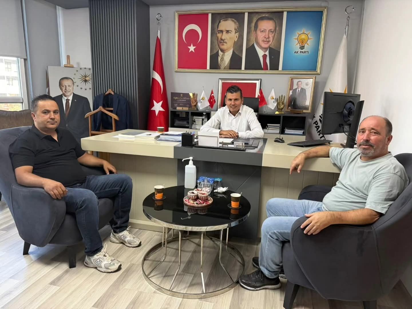 Ak Parti Kusadasinda Uye Katilimlari Hiz Kazandi 695699 48034A