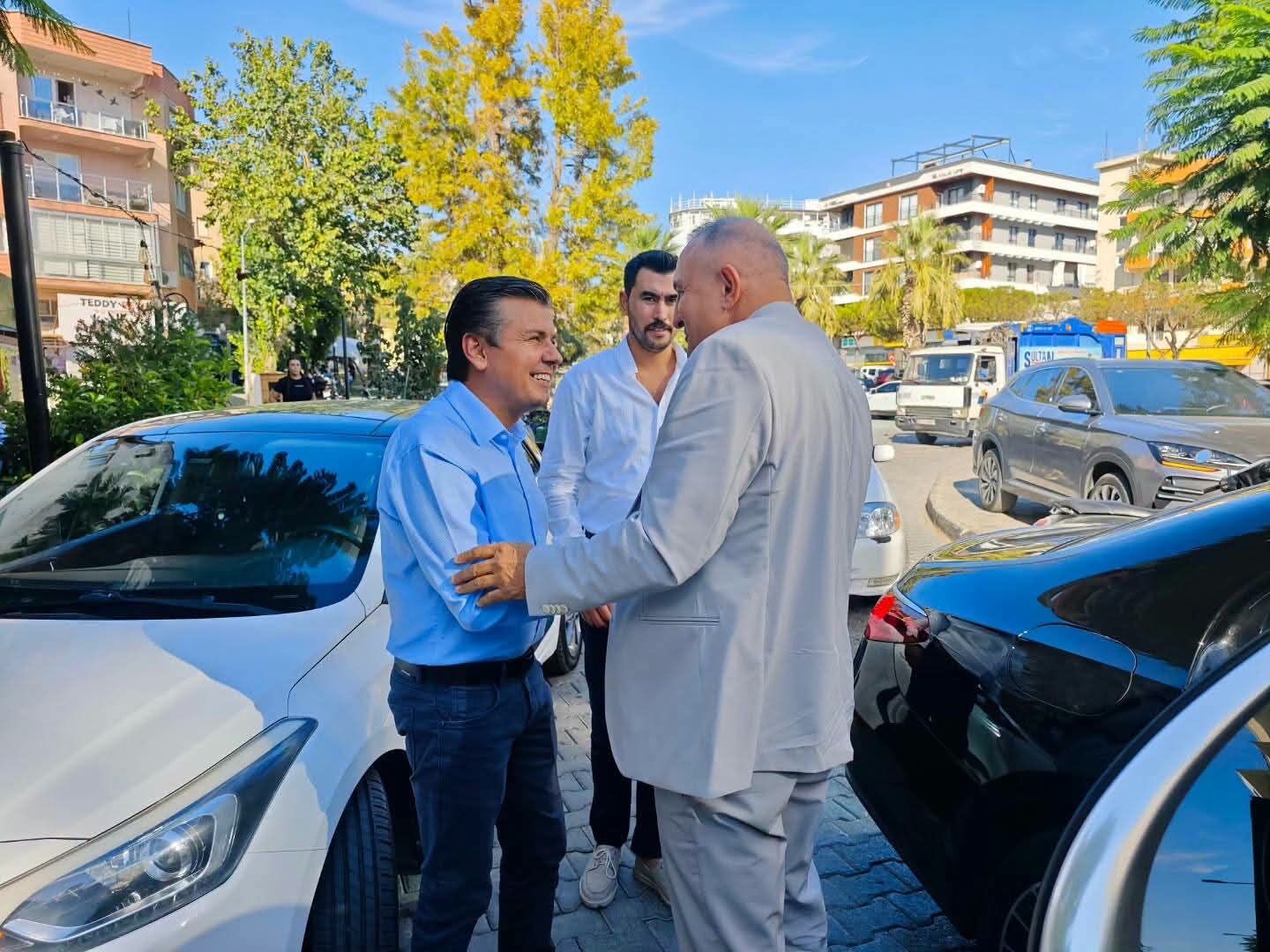 Ak Partili Milletvekili Karakas Kusadasi Teskilatiyla Bulust 691529 34B008