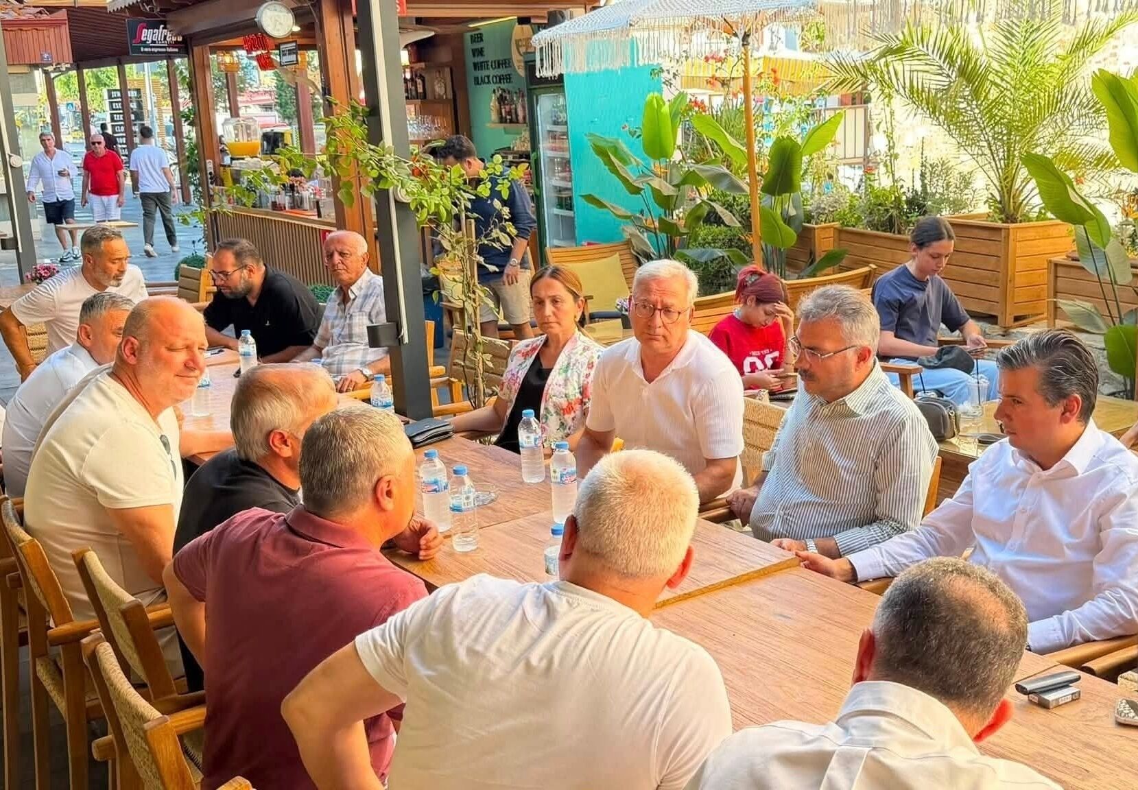 Ak Partili Ozmen Ve Sarigoz Kusadasinin Nabzini Sahada Tuttu 690253 De5395
