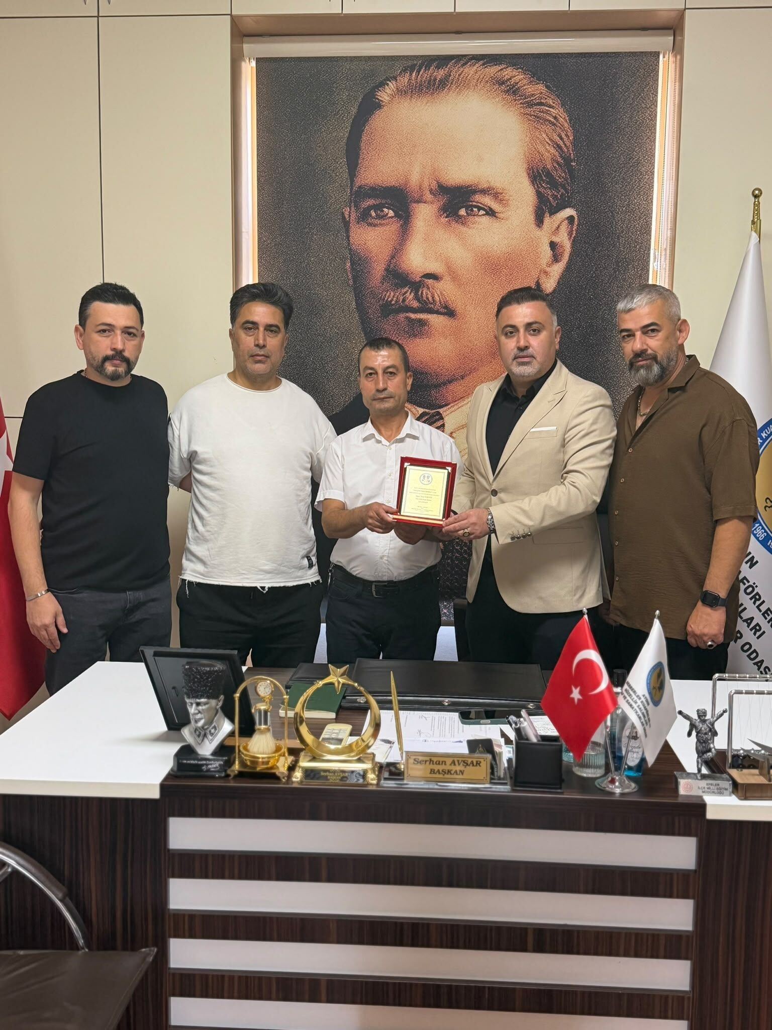 Aydin Berberler Odasi Yilin Abisini Secti 693377 2D4Cc2